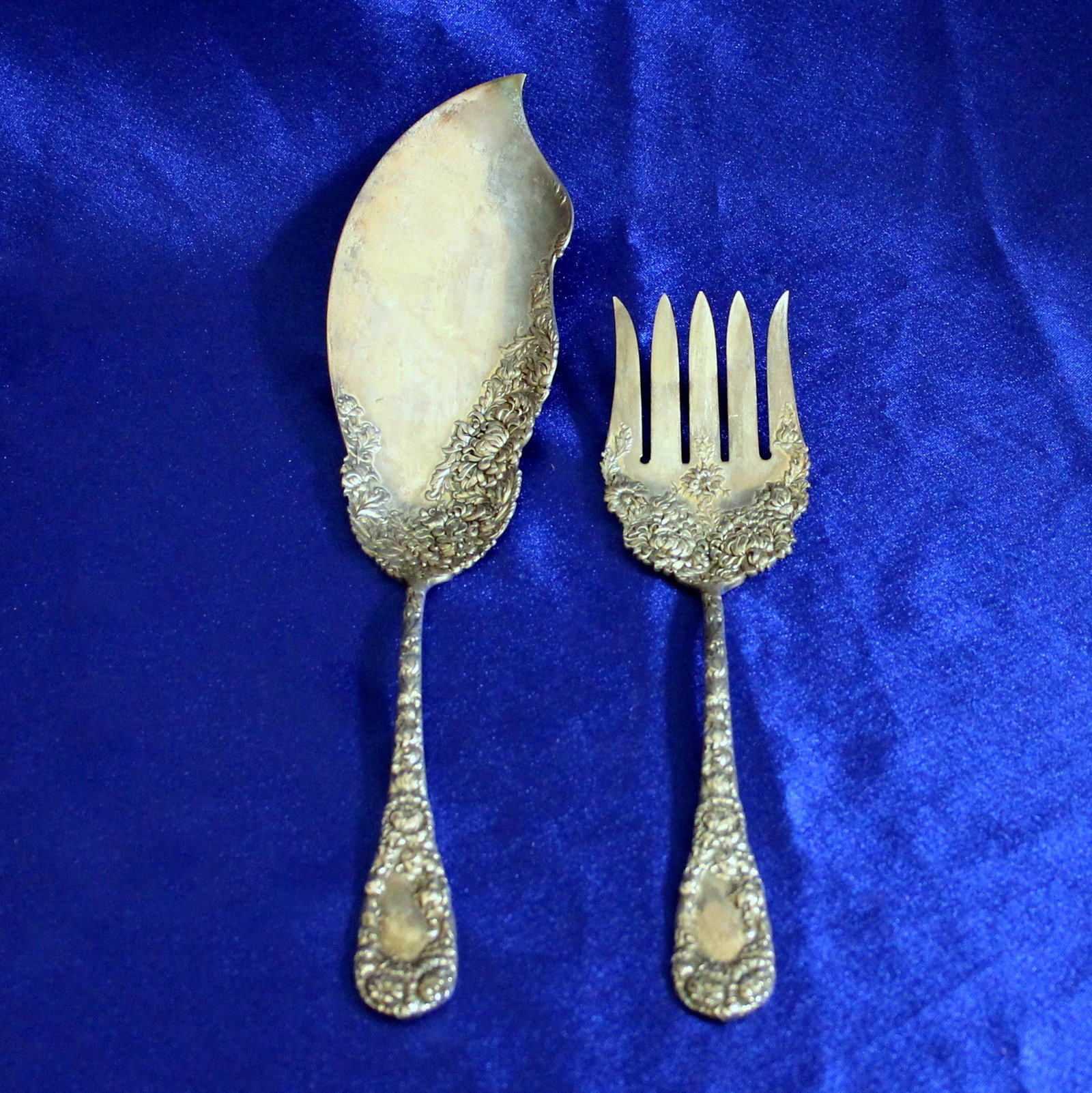 Antique Heavy Flower Relief Serving Fork and Casserole: In Solid .925 Sterling Silver. Casserole server is 10.5 inches long. Serving fork is 8 inches long. Detailed 3D flower relief on both sides. In excellent condition 230.5g.