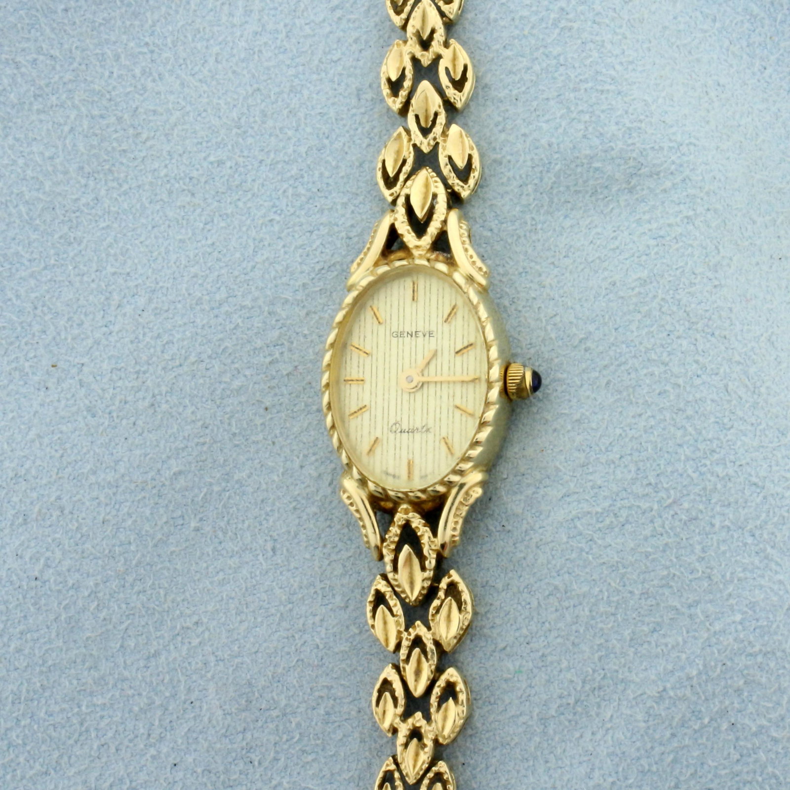 Vintage Geneve womens Watch in Solid 14k Yellow Gold: Case and Band in Solid 14K Yellow Gold. Quartz movement runs great, new battery. Case is 19mm long. Some minor scratching on crystal, indicative of age. Band is in excellent condition. 7 1/2 inches lo