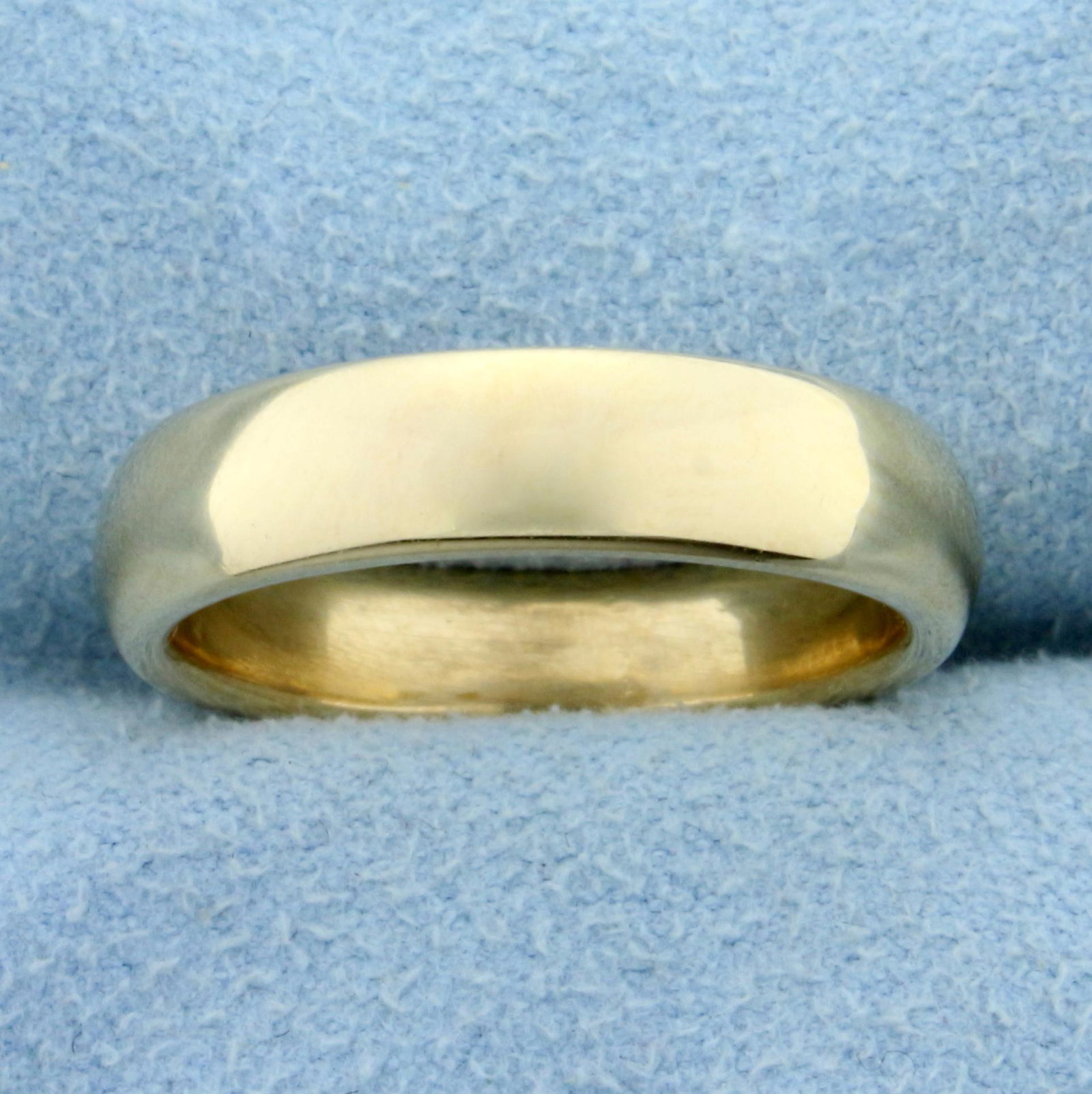 Comfort Fit Wedding Band Ring in 18K Yellow Gold: In 18K Yellow Gold. 5.2mm wide. Size 8 1/4. 8.6g.