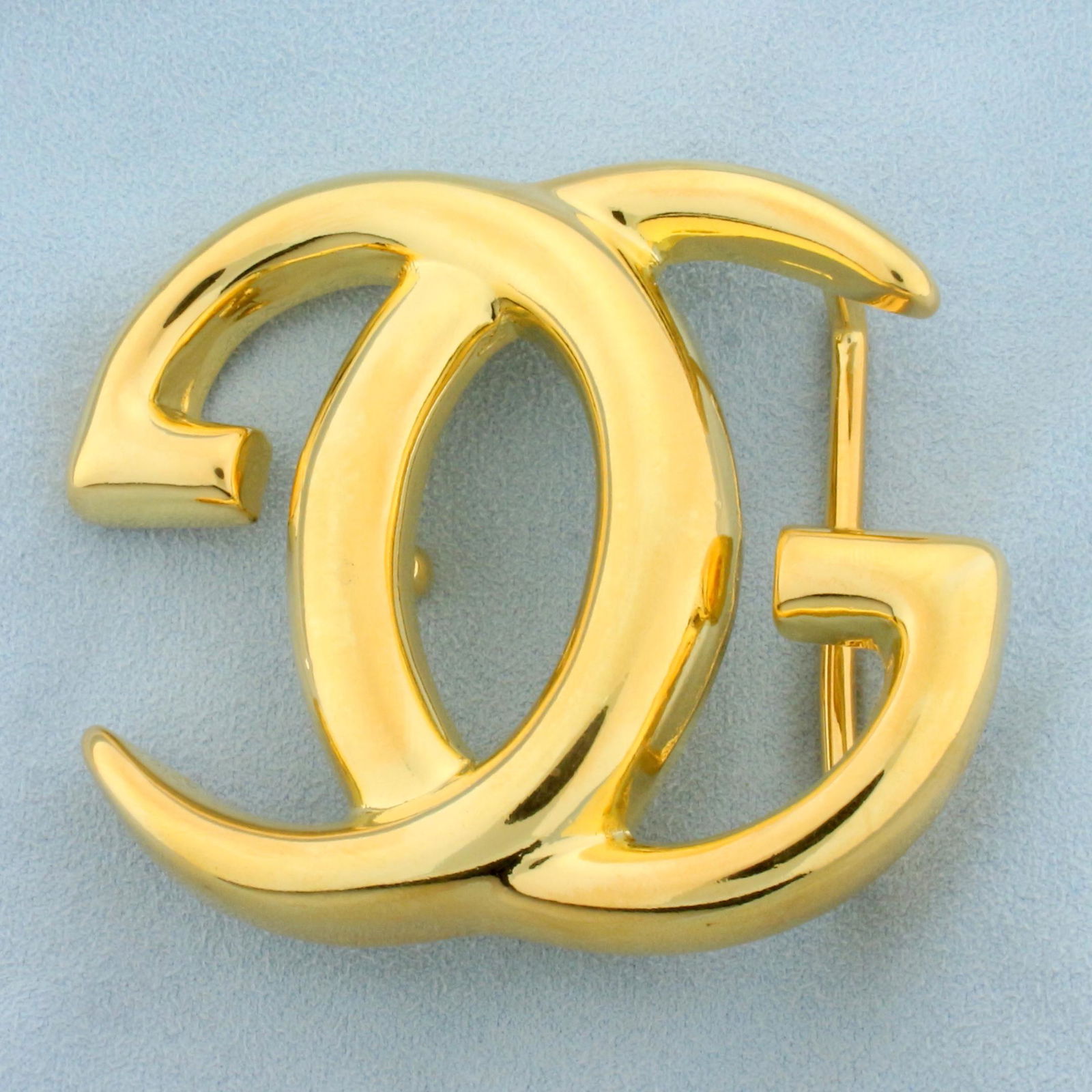 Authentic Gucci Vintage Unisex Large GG Goldtone Belt: Goldtone, not solid gold. Guaranteed authentic. Rare large size and in beautiful condition. 3 inches wide and 5.5 inches tall. Stamped "G. GUCCI ITALY" 106.1g