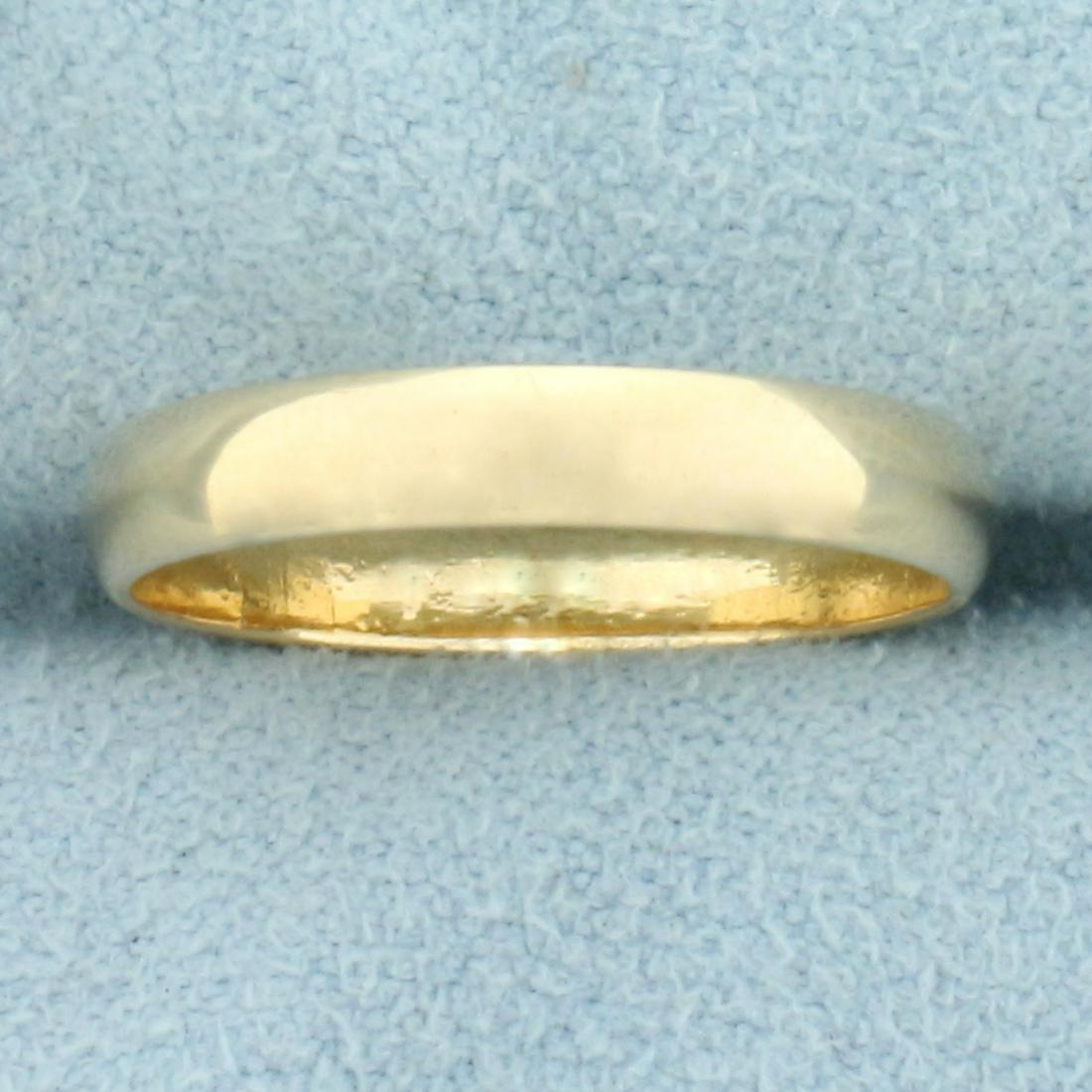 Wedding Band Ring in 14K Yellow Gold: In 14K Yellow Gold. Size 5 1/2, 3.2mm wide. 1.9g.