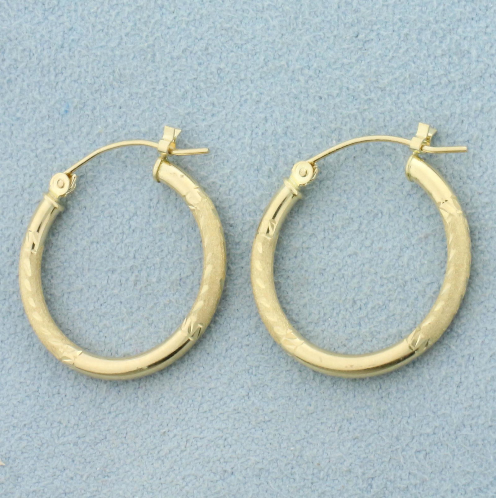 Diamond Cut Gold Hoop Earrings in 14K Yellow Gold: In 14K Yellow Gold. 3/4 inch long. 1.9mm wide. 0.9g