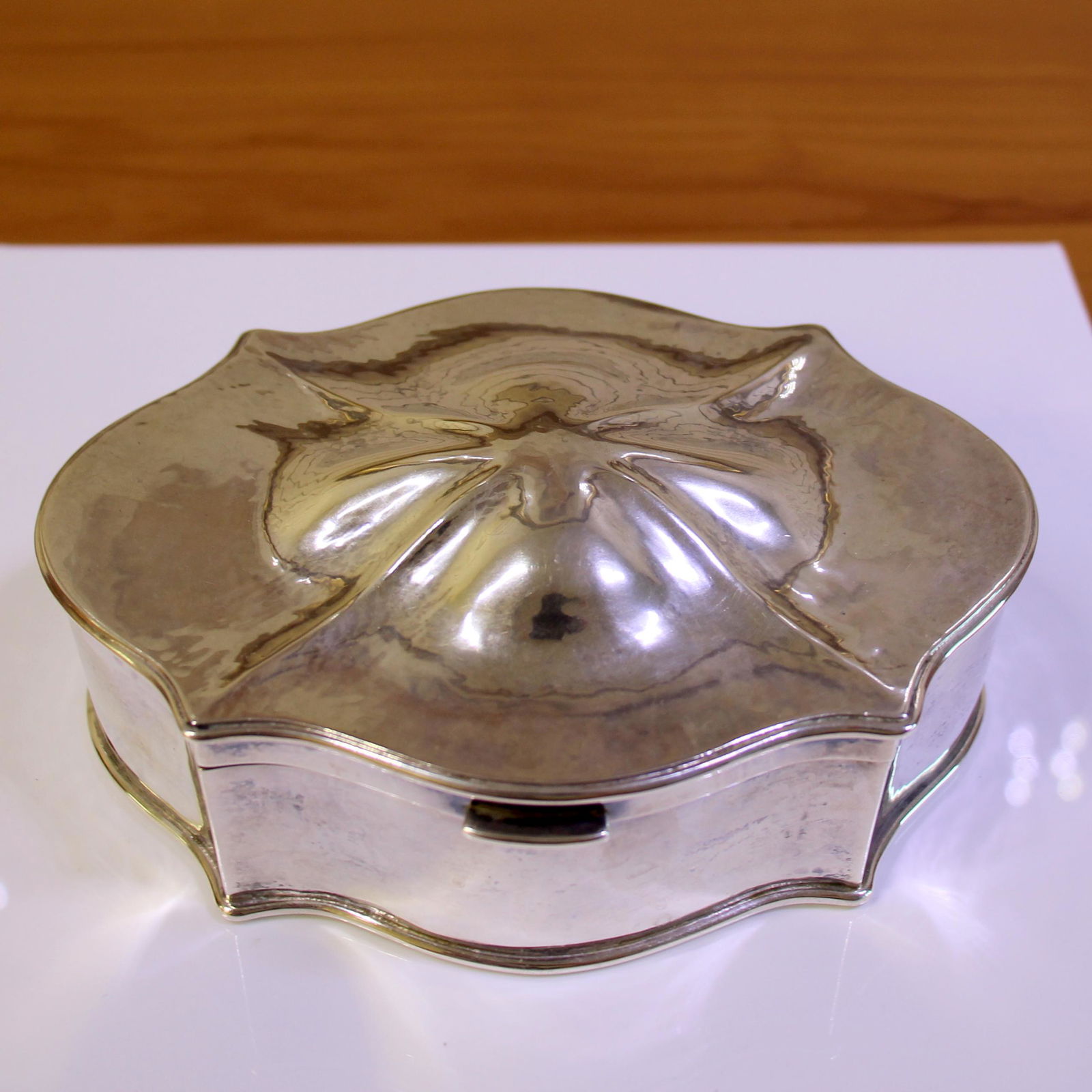 Buccellati Sterling Silver Jewelry Box in .925 Sterling: In .925 Sterling Silver. Made in Italy with a hand hammered finish. 6.25 inch long. 4.5 inch wide. 2 inches deep. 363.2g