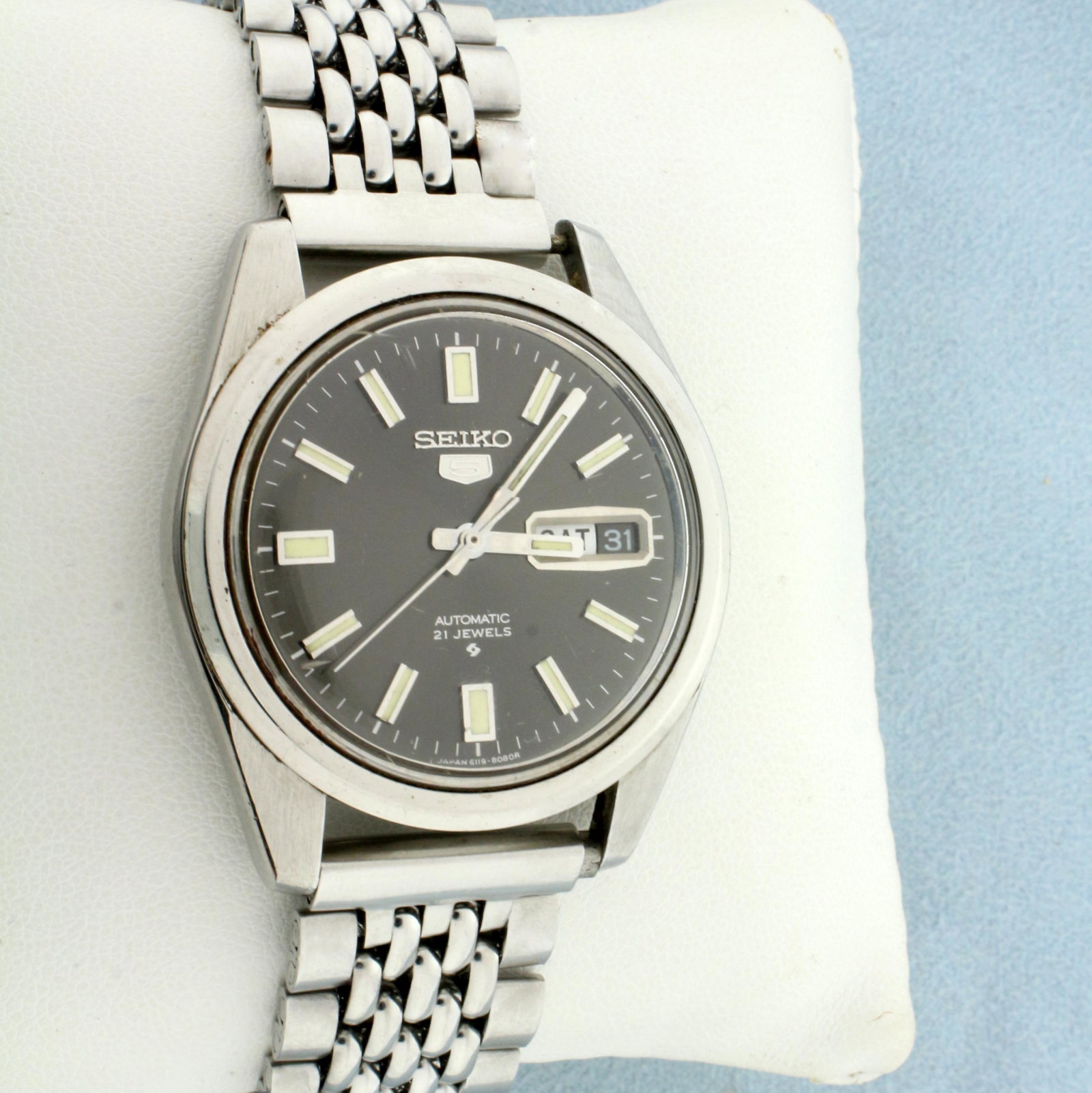 Mens Seiko Stainless Steel Automatic Watch: In Stainless Steel. 36mm Case. Automatic 21 Jewel movement runs great. Water Resistant. Great condition, no scratching on crystal. 79.6g