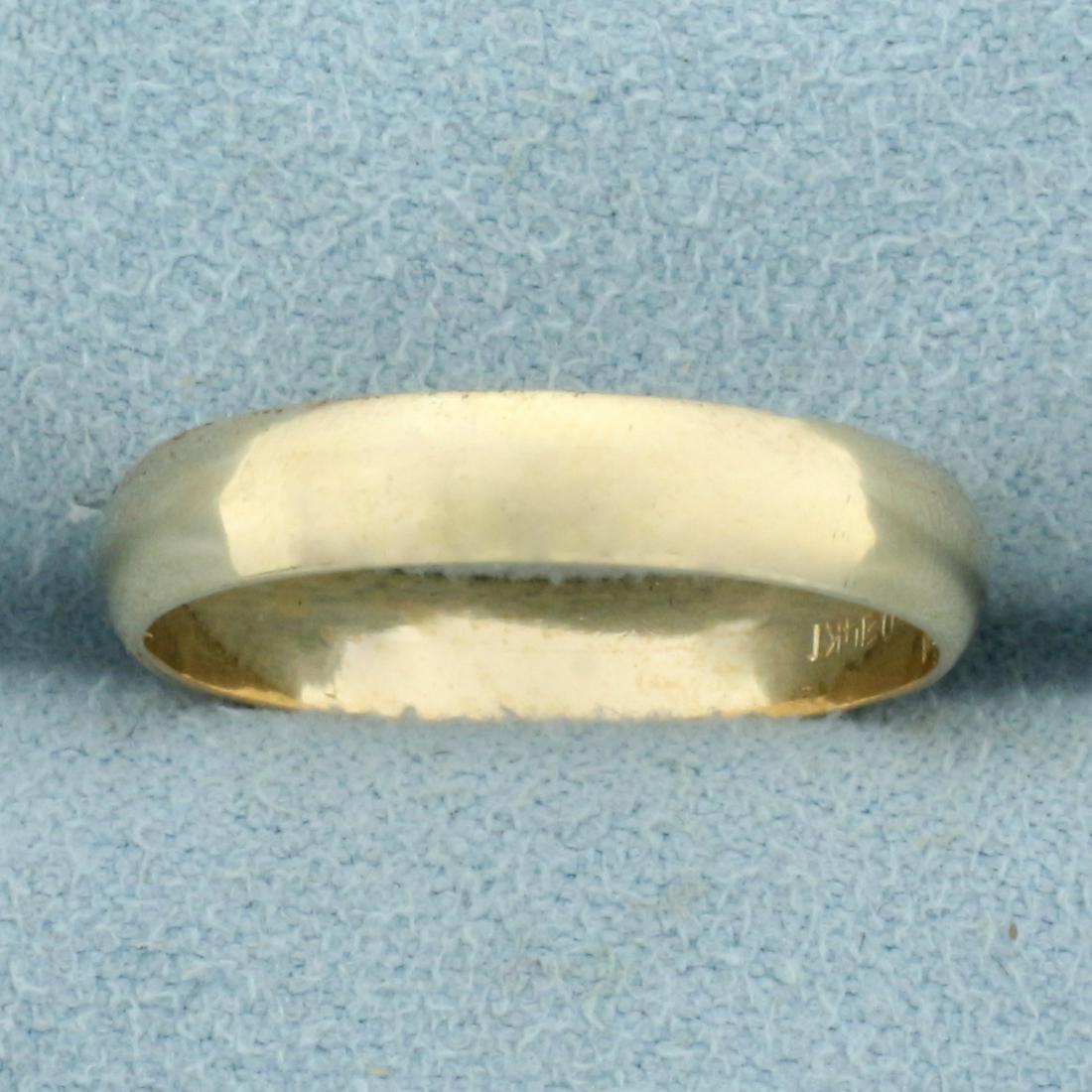 Wedding Band Ring in 14K Yellow Gold: In 14K Yellow Gold. Size 8 1/4. 3.9mm wide. 2.8g
