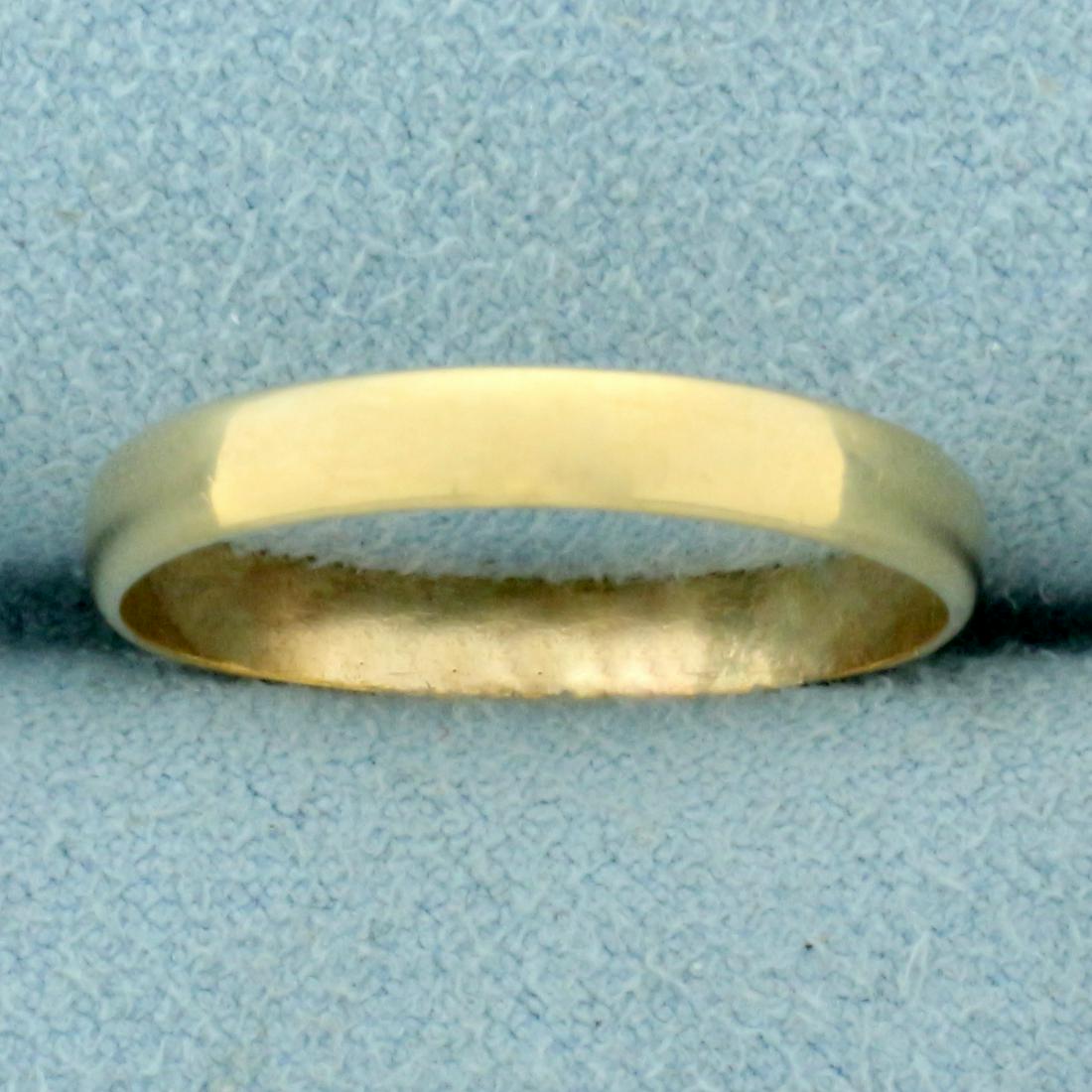 Wedding Band Ring in 10K Yellow Gold: In 10K Yellow Gold. Size 8, 3.0mm wide. 1.5g.