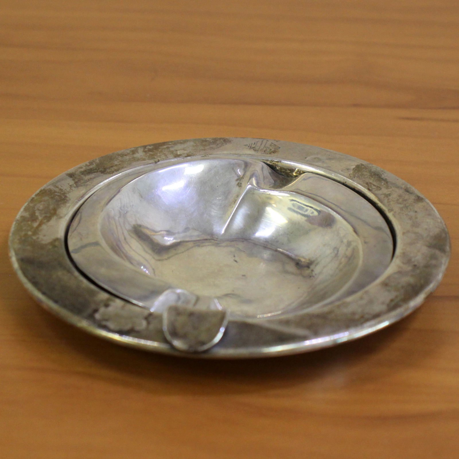 B&M Sterling Silver Ashtray: In Sterling Silver. Double piece sterling silver ashtray for easy dumping out ashes. 5 inches wide. 135.4g.