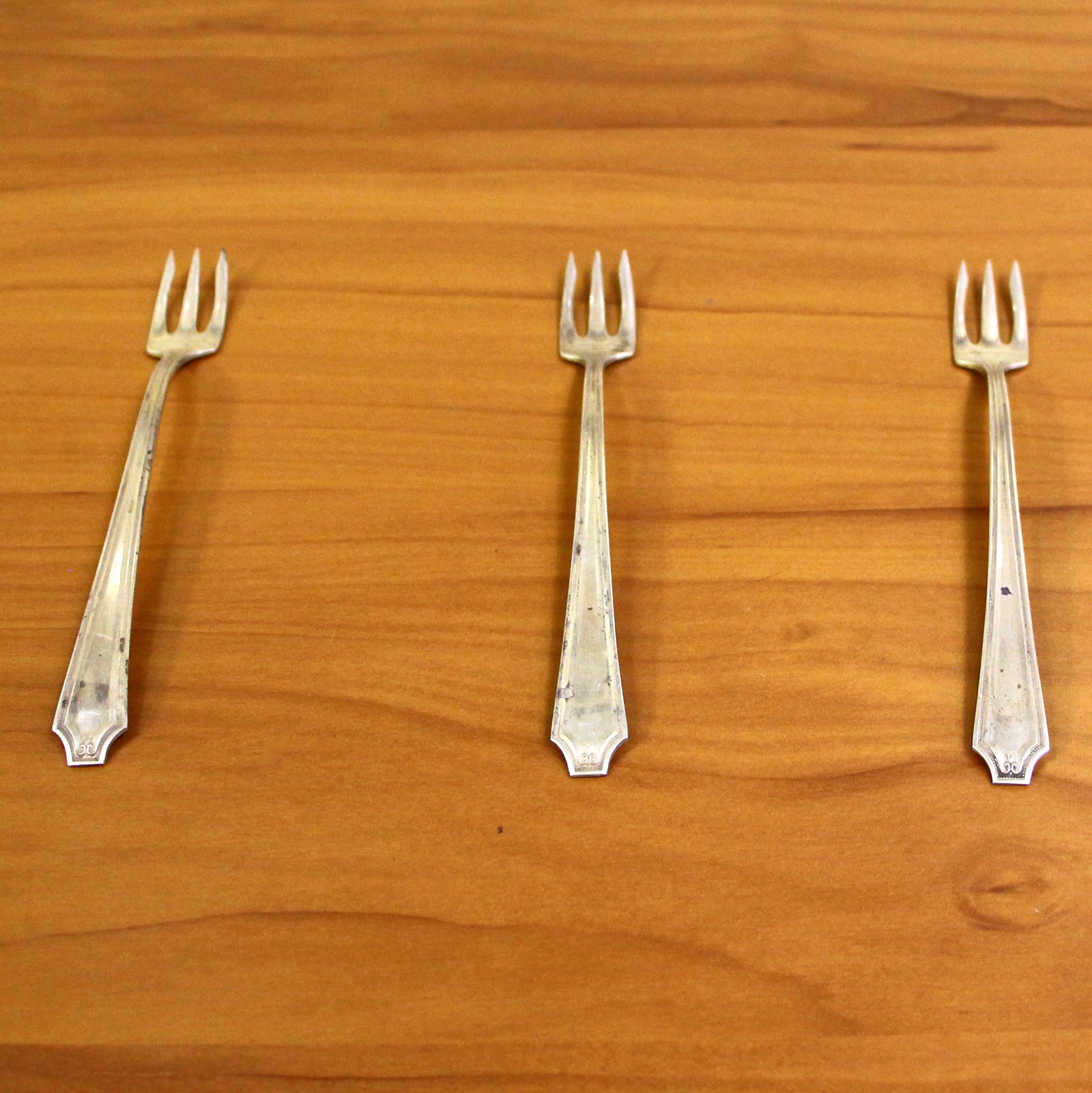 Gorham King Albert Sterling Silver Set of 3 Oyster Forks: .925 sterling sliver. 3- oyster seafood cocktail forks- 5-3/8". 43.3g