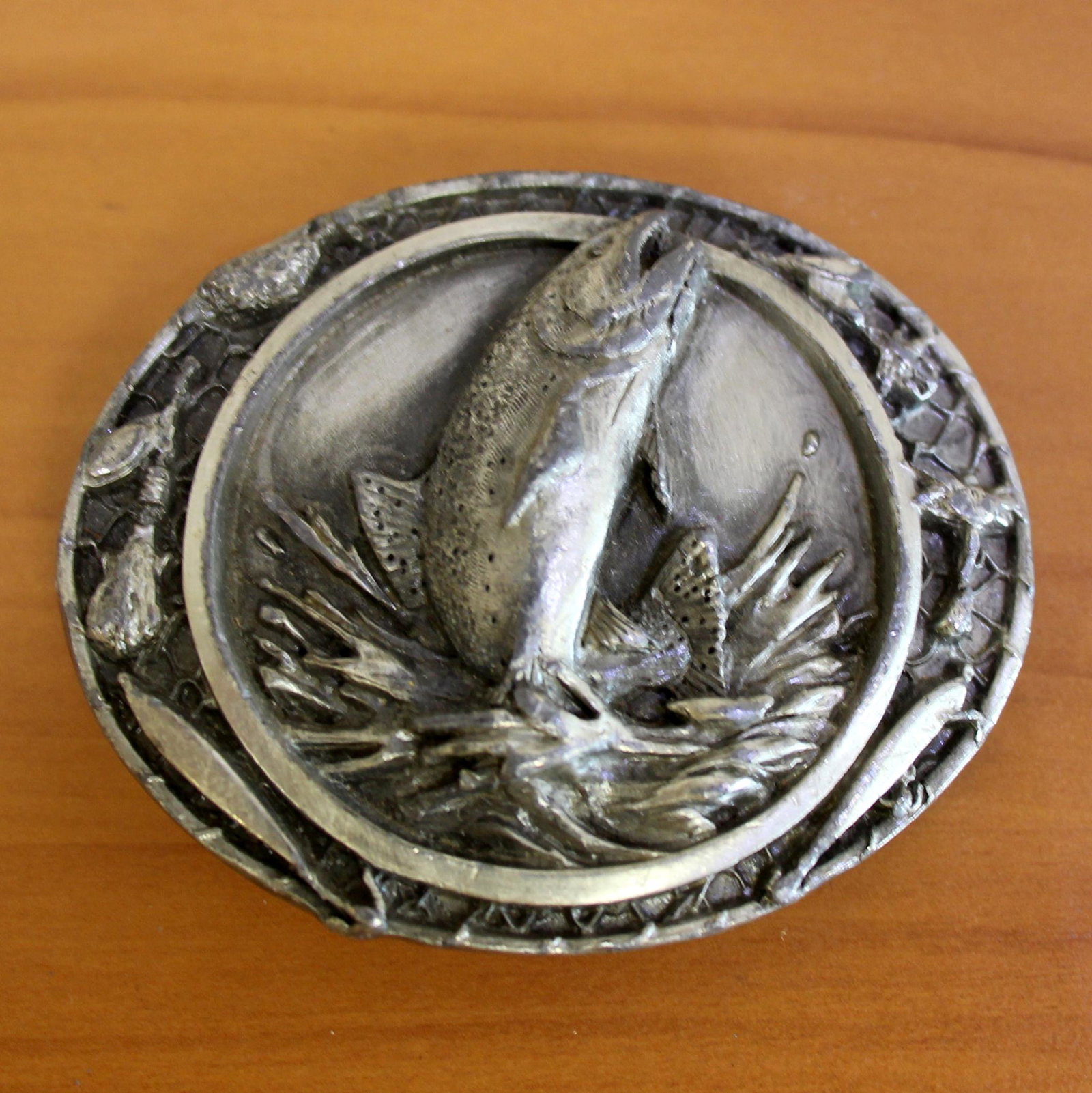 Vintage 1998 Bergamot Brass Works 3-D Rainbow Trout Fish Belt Buckle K-45: Pewter finish. The model is K-45. It is 2.75 inches by 2 1/4 inches, Fits up to 1.75 inch belt.