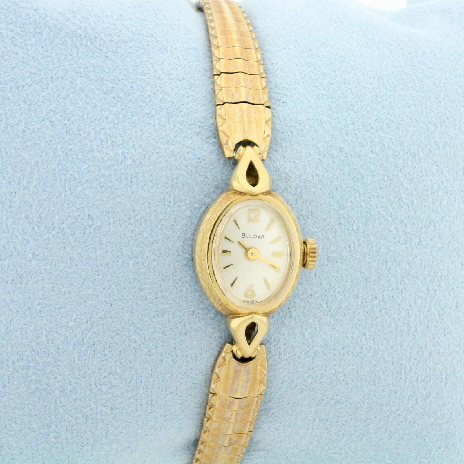 Womens Vintage Windup Bulova Watch: In 10k yellow gold plated, stainless steel back. 17 jewel windup Swiss movement runs great. 19mm face. Great condition for age.