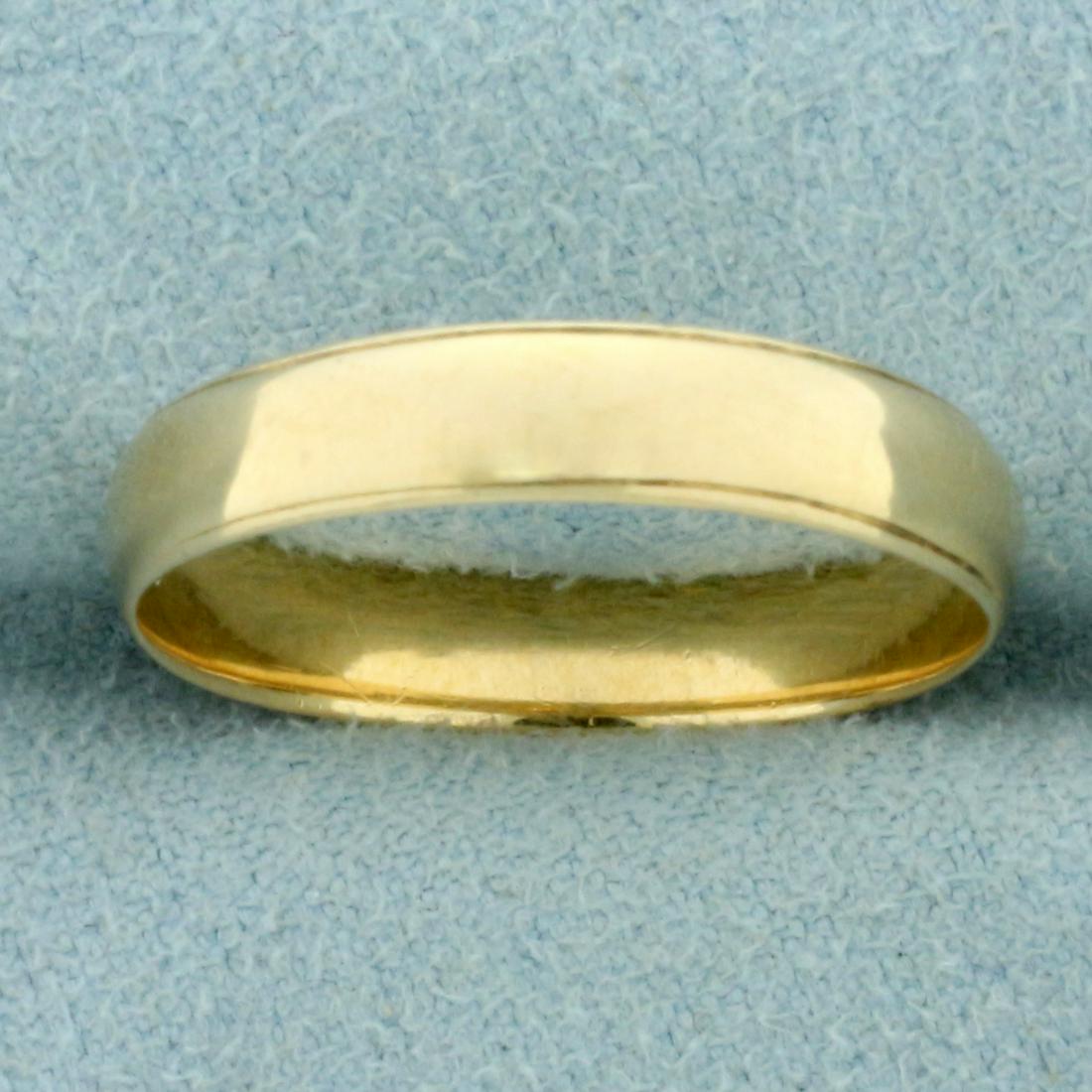 Mens 4mm Wedding Band Ring in 14K Yellow Gold: In 14K Yellow Gold. Size 9 1/2, 4mm wide. 2.7g.