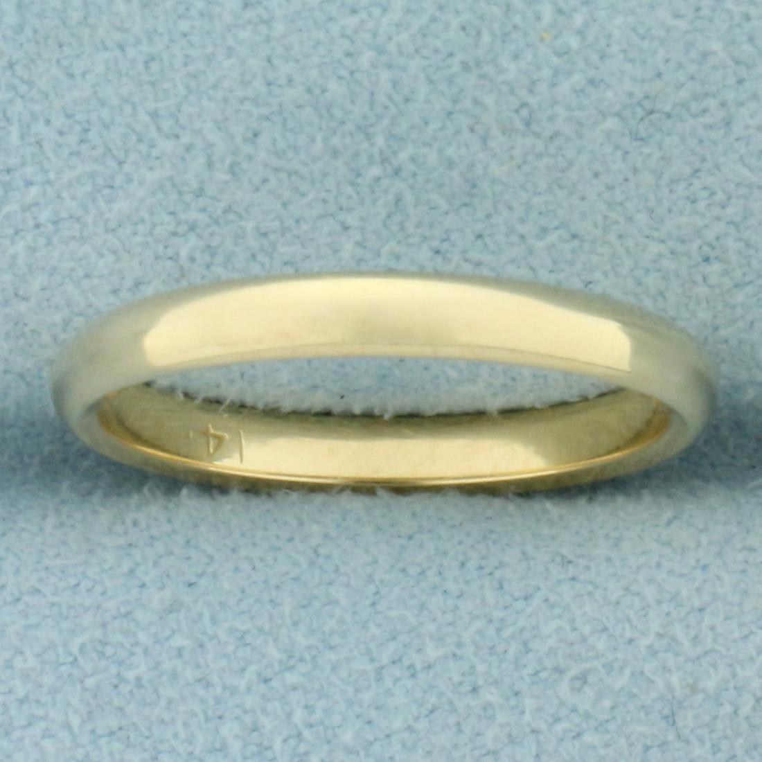 Womens Wedding Band Ring in 14K Yellow Gold: In 14K Yellow Gold. Size 6 1/2. 2.6mm wide. 2.4g