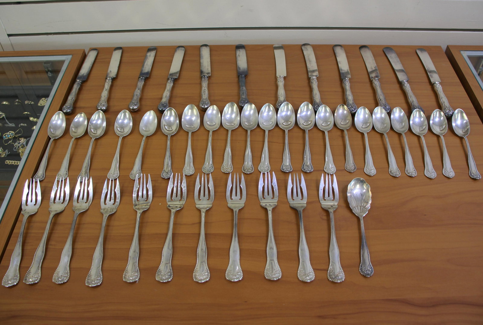 Gorham Lancaster Sterling Silver 45 Piece Flatware set: In .925 Sterling Silver, Contains 21 teaspoons 5 7/8 inches, 11 Large individual solid fish/salad fork (RARE) 7 inches, 6 blunt hollow handle knife w/bolster 8 7/8 inches, 6 blunt hollow handle knife
