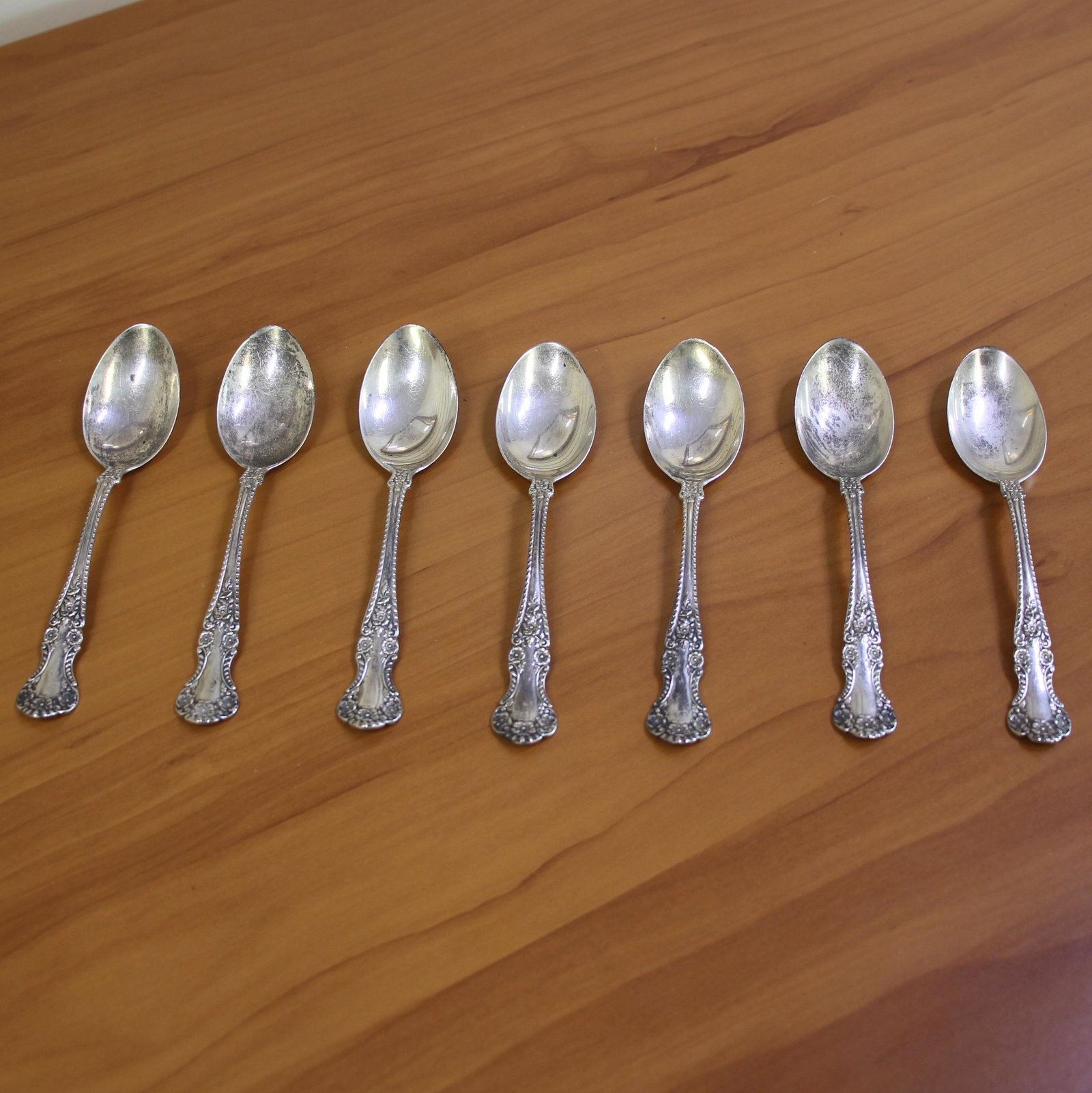 Gorham Cambridge Sterling Silver Teaspoons Set of 7: In .925 Sterling Silver. Contains seven teaspoons-5 3/4inch each. 143.3g.