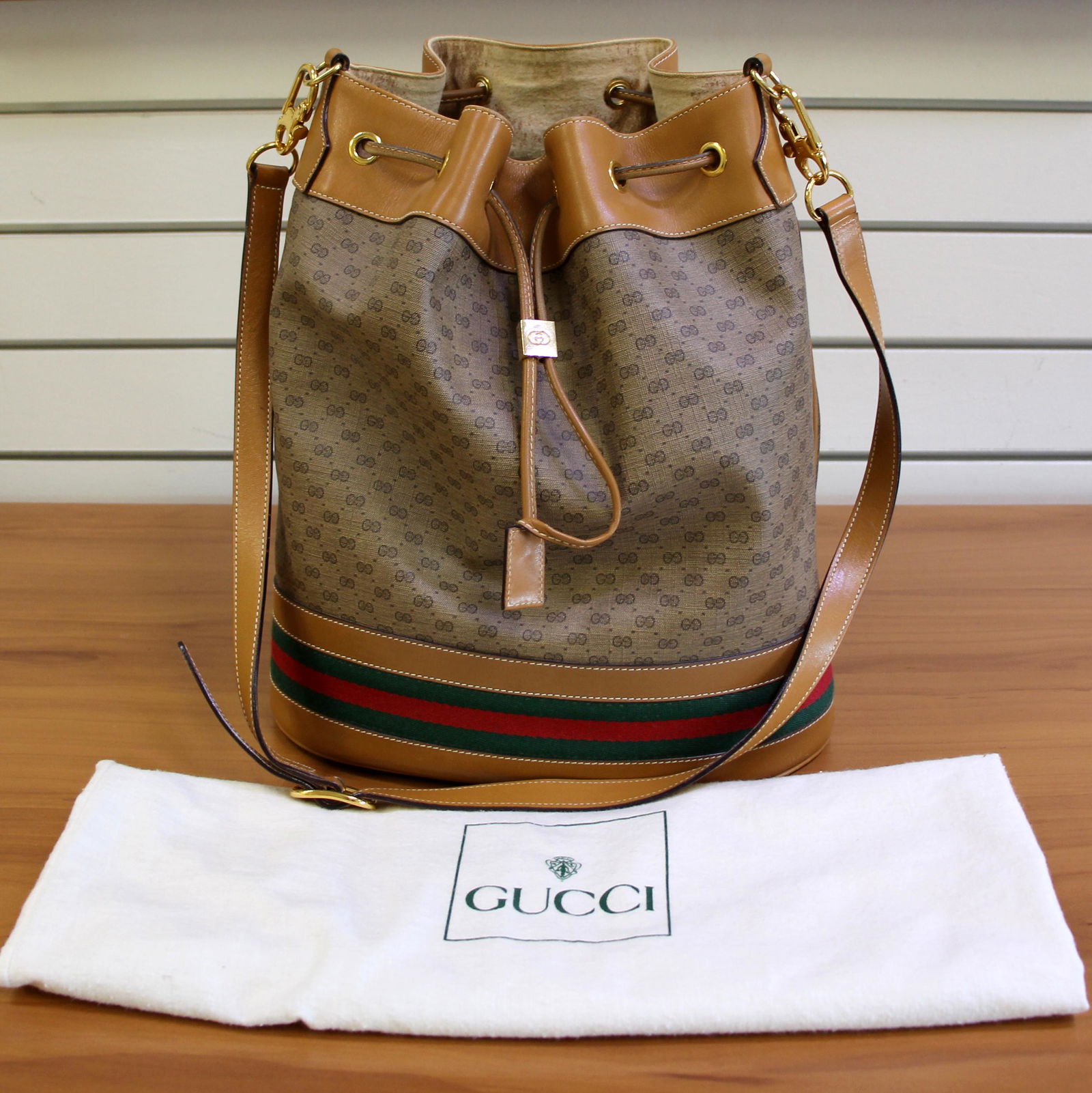 Gucci vintage deals bucket bag