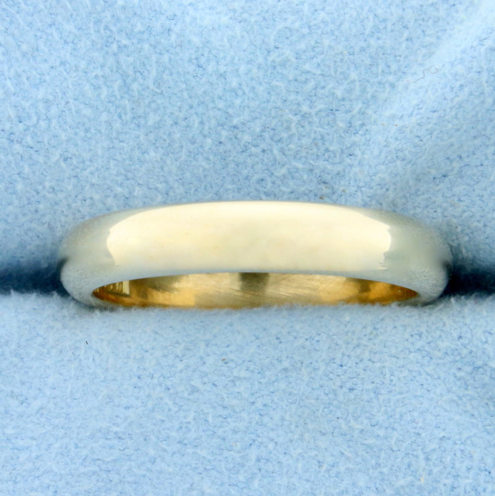 Mens Comfort Fit Wedding Band Ring in 14K Yellow Gold: In 14K Yellow Gold. 4.1mm wide. Size 9 1/2. 6.8g.
