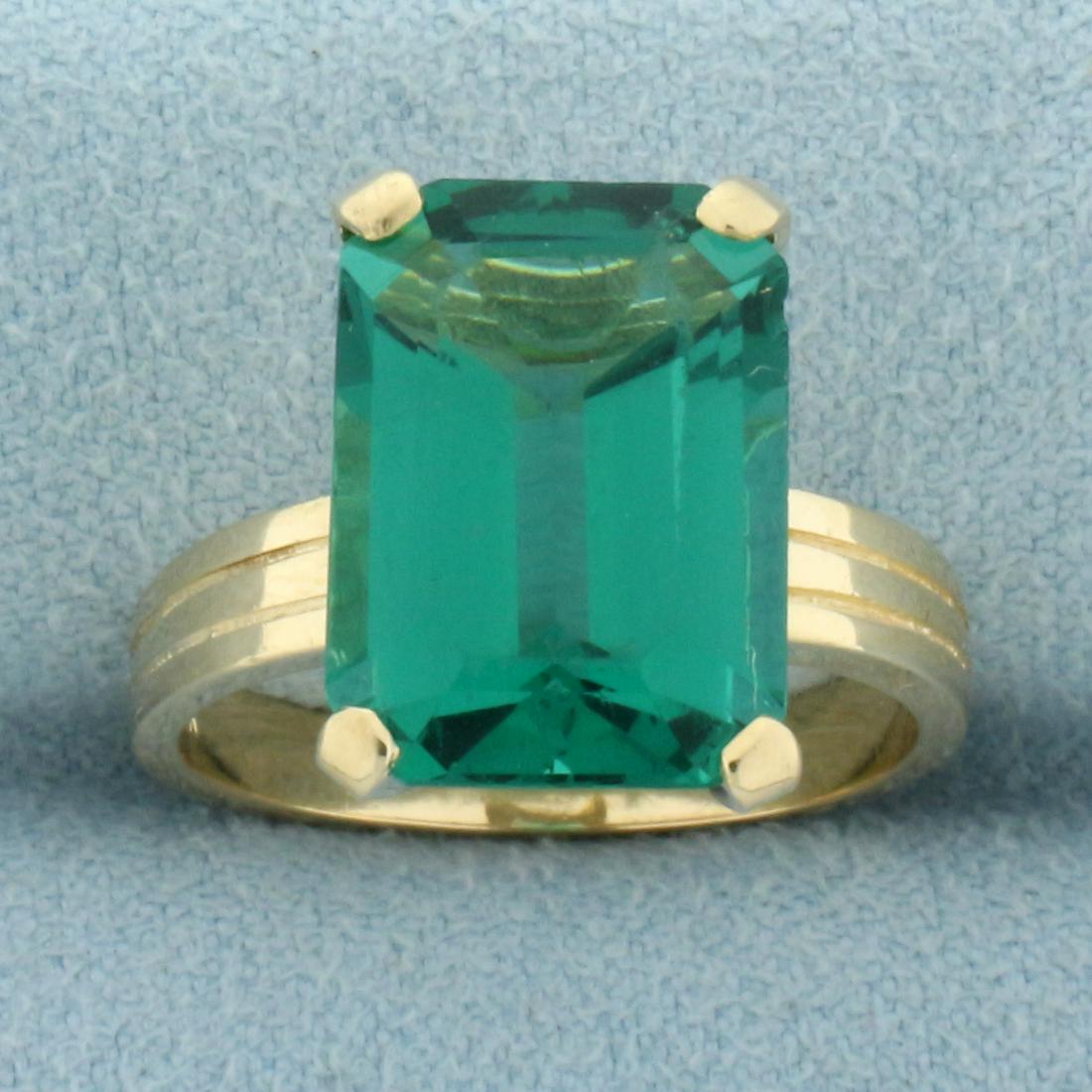 7ct Lab Emerald Solitaire Ring in 14k Yellow Gold: In 14k yellow gold. Contain one emerald cut 7ct Lab Emerald gemstone with excellent clarity and beautiful green color. Size 6.5. 5.1g.