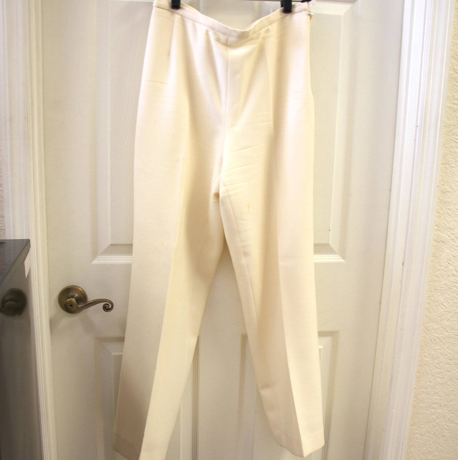 Escada Cream Wool Pants: Size 40. Vintage Escada. 100% new wool. Fully lined with rayon. Side Zip. Vintage condition with stains/imperfections.