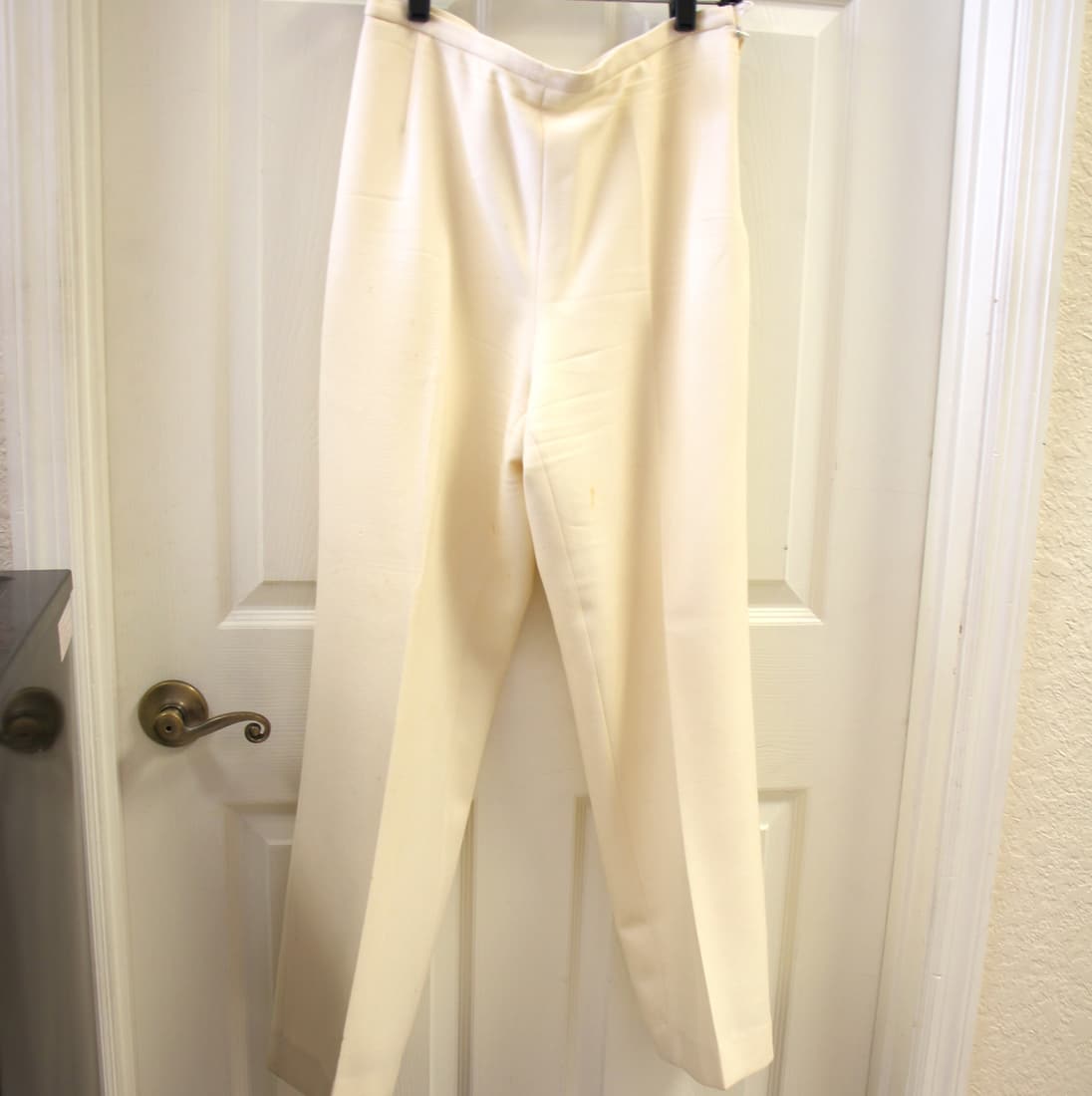 Escada Cream Wool Pants: Size 40. Vintage Escada. 100% new wool. Fully lined with rayon. Side Zip. Vintage condition with stains/imperfections.