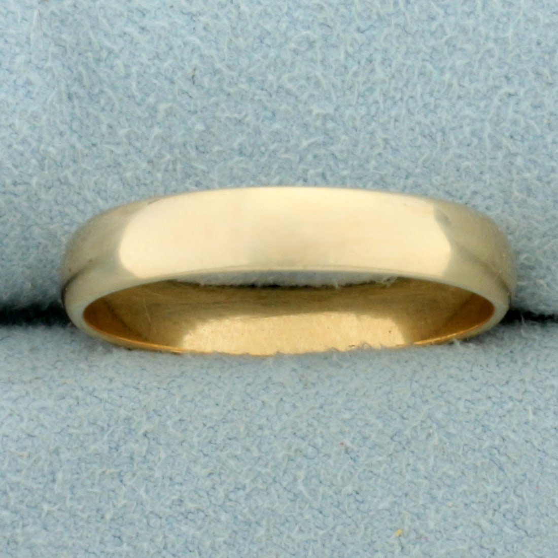 Mens Wedding Band Ring in 14K Yellow Gold: In 14K Yellow Gold. Size 10 1/4. 4mm wide. 3.6g