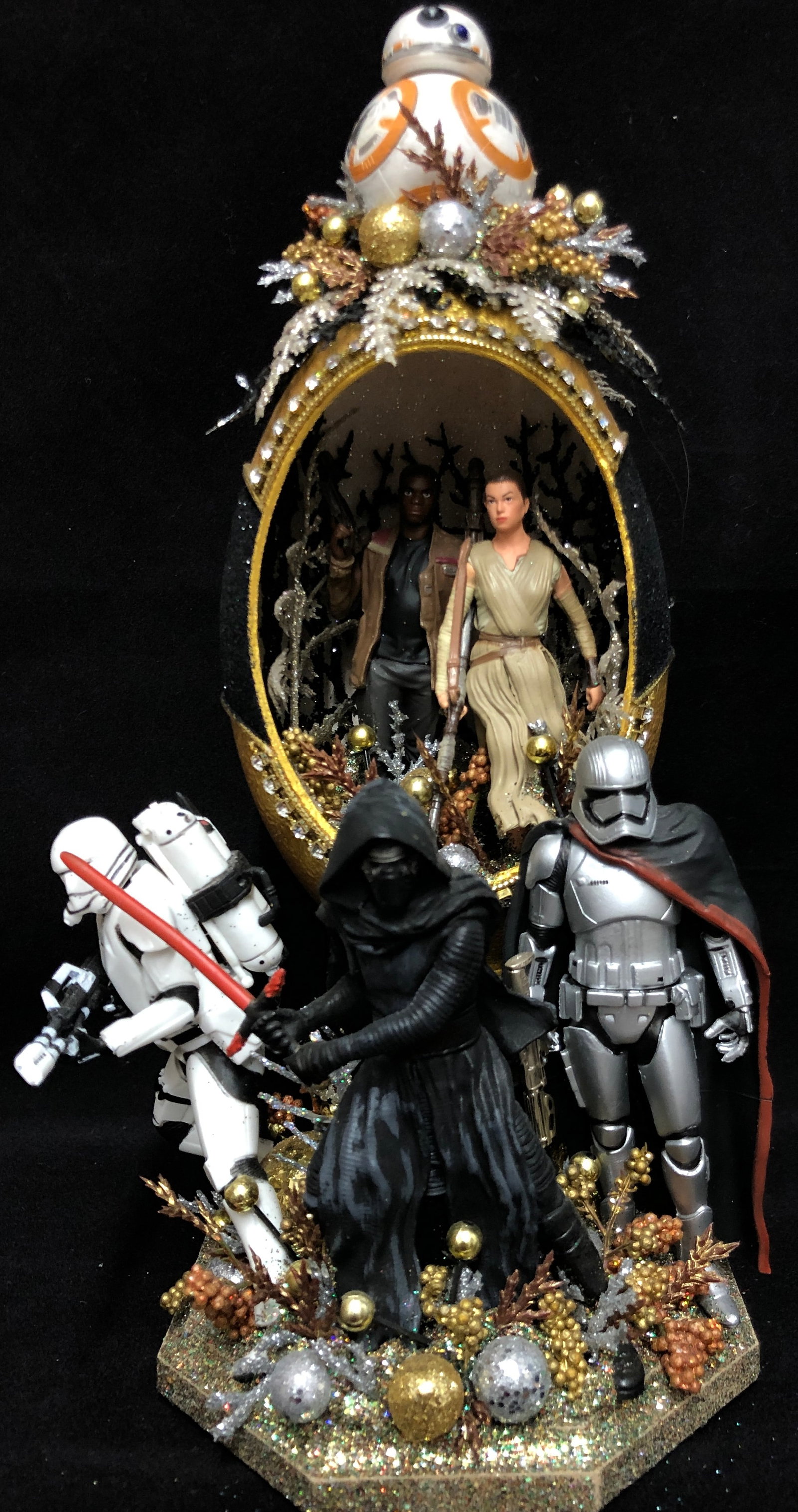 Disney Star Wars Hand Created Emu Egg Sculpture: Exquisite hand decorated collectible, created from a real emu egg. The egg is cleaned, hand carved and painted with Luminere metallic paints and glittered to compliment the theme of the Disney charact