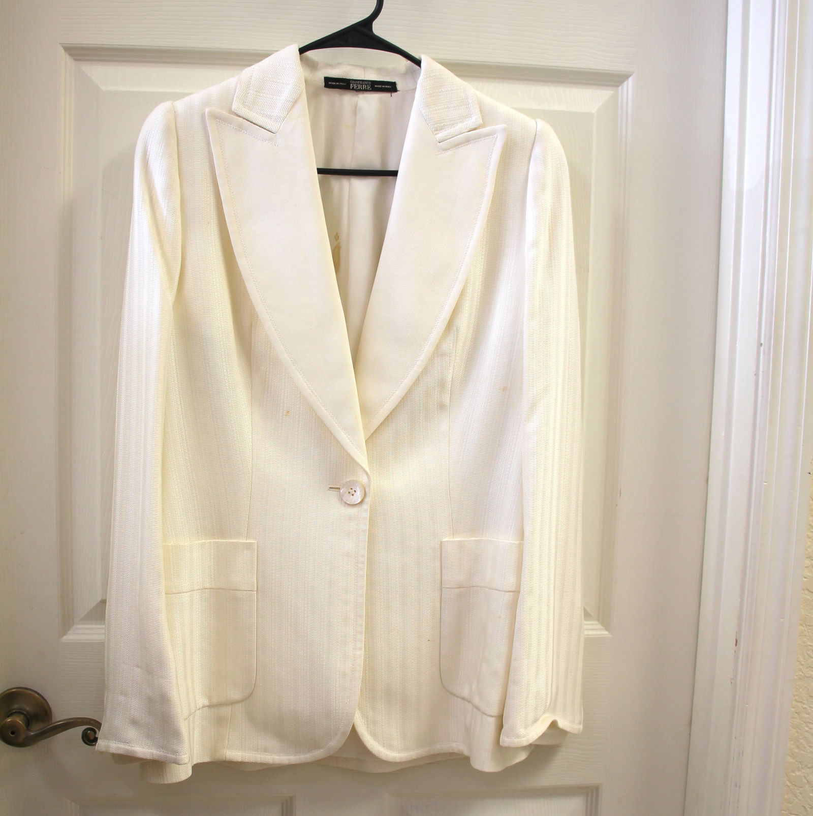 Gianfranco Ferre Off White Slinky Tonal Stripe Blazer Jacket: Size 40. 82% viscose, 18% cotton. Slinky tonal subtle stripe design. Mother of pearl single button. Fully lined. Vintage condition with minor stains/imperfections on outside, stained lining inside.