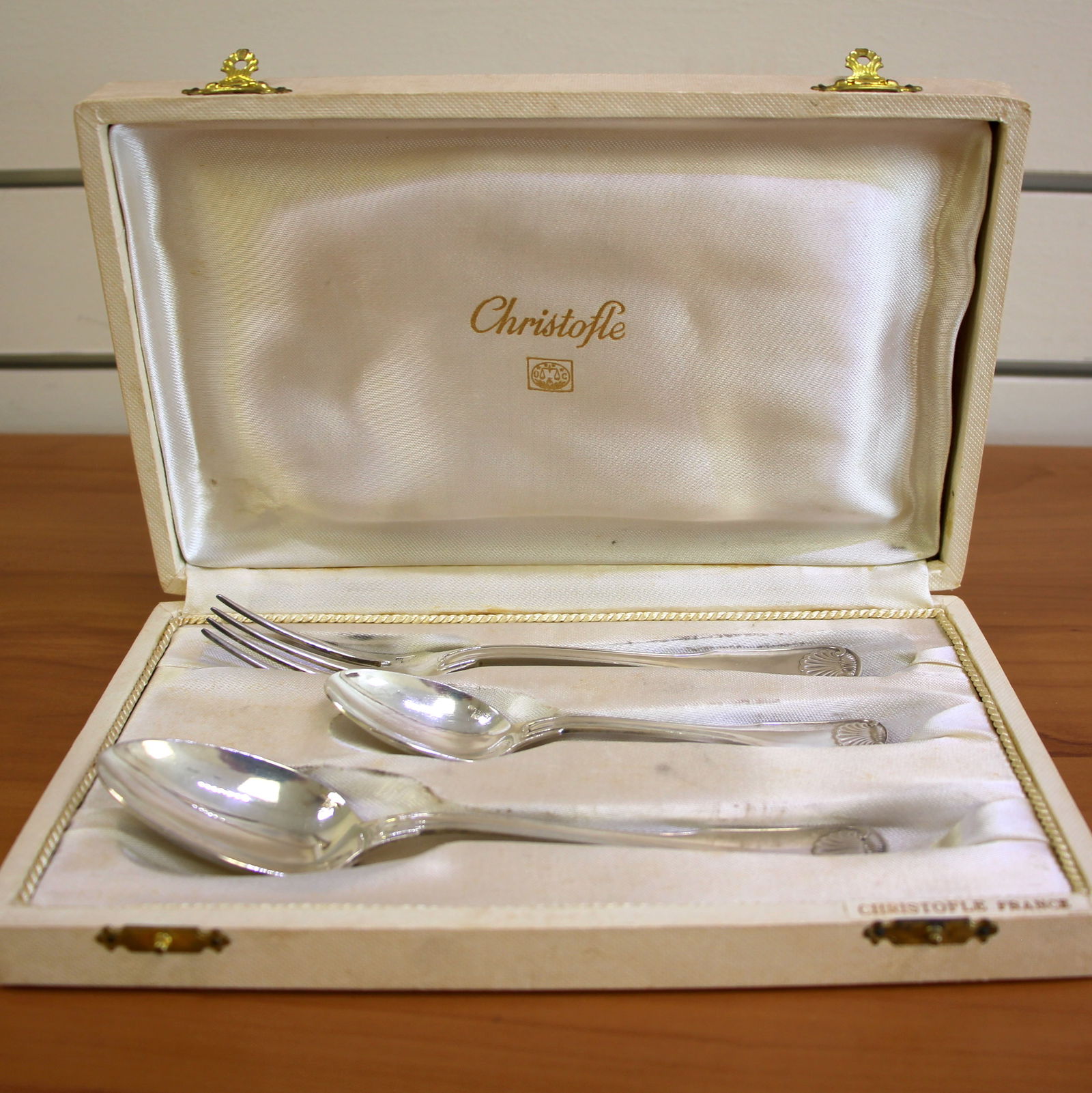 Christofle Vendome Arcantia Set of Three Silver Plate Flatware in Box: Includes original box, issued in 1927, shell and thread design. One 6 3/4 inch dessert fork. One 6 3/4 inch dessert/oval soup spoon. One 5 3/8 inch Five O'clock teaspoon Original Christofle box with d