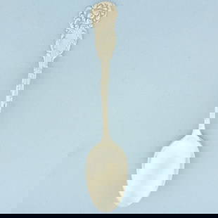 Reed and Barton La Reine Teaspoon in Sterling Silver: .925 sterling silver. 5 7/8 inches. Excellent condition. Faint monogram, can be removed. 29.6g.