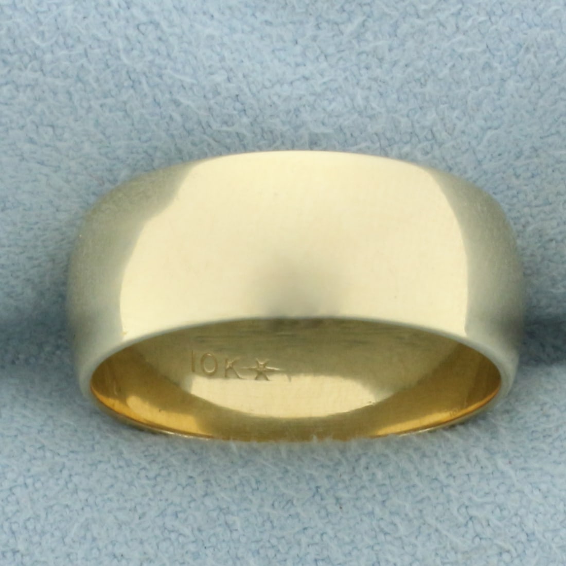 Womans Wedding Band Ring in 10k Yellow Gold: In 10k yellow gold. 7mm wide. High polish. Size: 6.5. 4.3g.