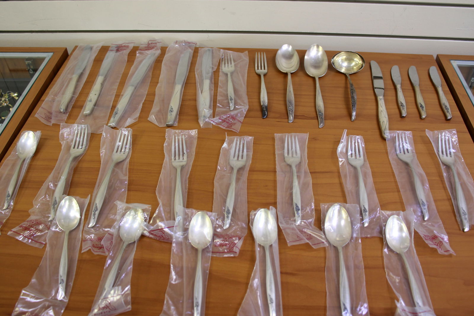 Gorham Sea Rose Sterling Silver 28 Piece Flatware Set: In Sterling Silver. In excellent condition, many pieces never used in original wrapping. Contains 5 forks 7 1/2 inches, 5 Salad forks 6 3/4 inches, 6 teaspoons 6 inches, 6 knives 9 1/4 inches, 1 desse