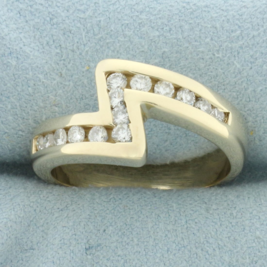Diamond Lightning Bolt Design Ring in 14k Yellow Gold: In 14k yellow gold. Contains 14 high quality diamonds, 3/4ct TW, SI1 clarity/G color. Size: 9. 7.8g.
