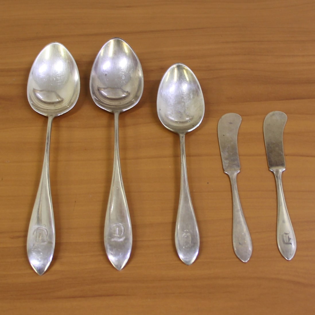 Antique Sterling Silver Flatware Serving Pieces Set of Five In .925 Sterling Silver: In .925 Sterling silver. Antique hand engraved light "D" Monogram. Contains 2 serving tablespoons, 8.5 inches. Also contains 1 dessert oval soup spoon, 7 1/8 inches. Lastly contains 2 flat handle soli