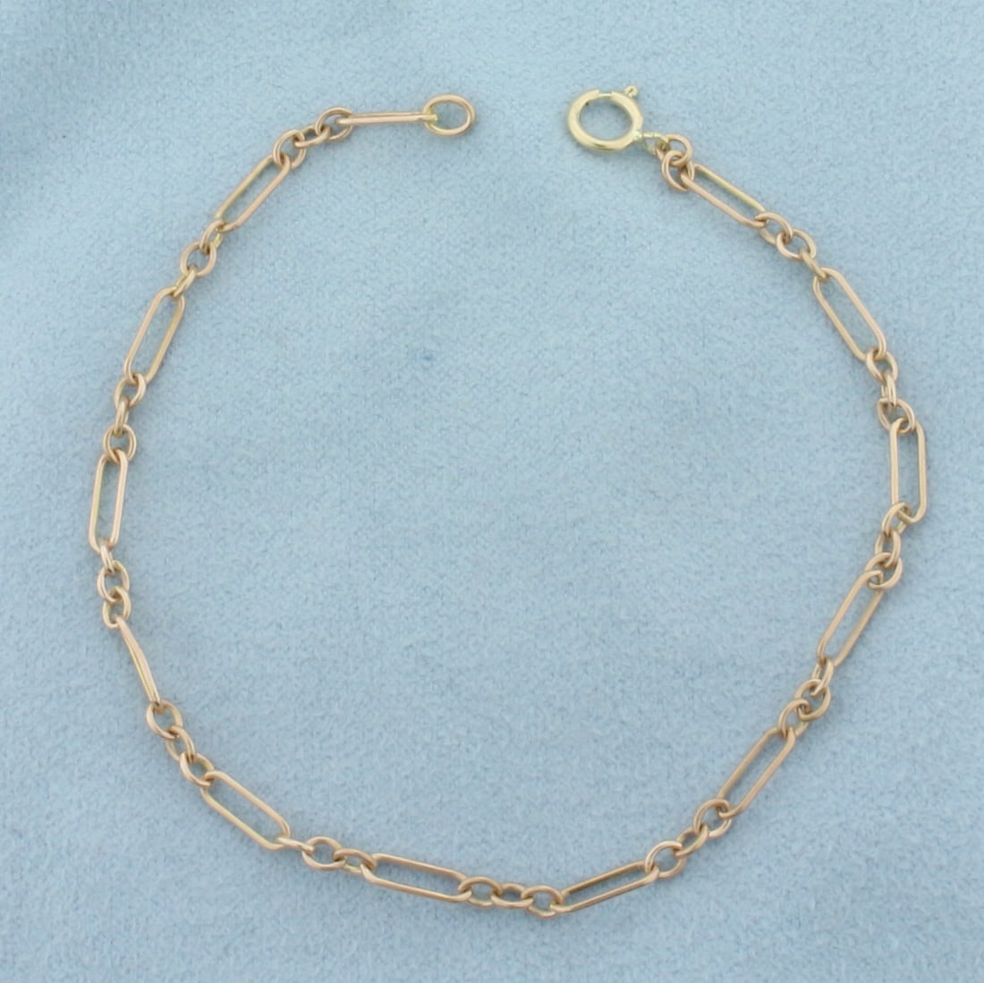 Oval and Circle Chain Link Bracelet in 10k Yellow Gold: In 10k yellow gold, with 14k yellow gold clasp. 2.7mm wide. 7 3/8 inches long. Spring clasp. 2.0g