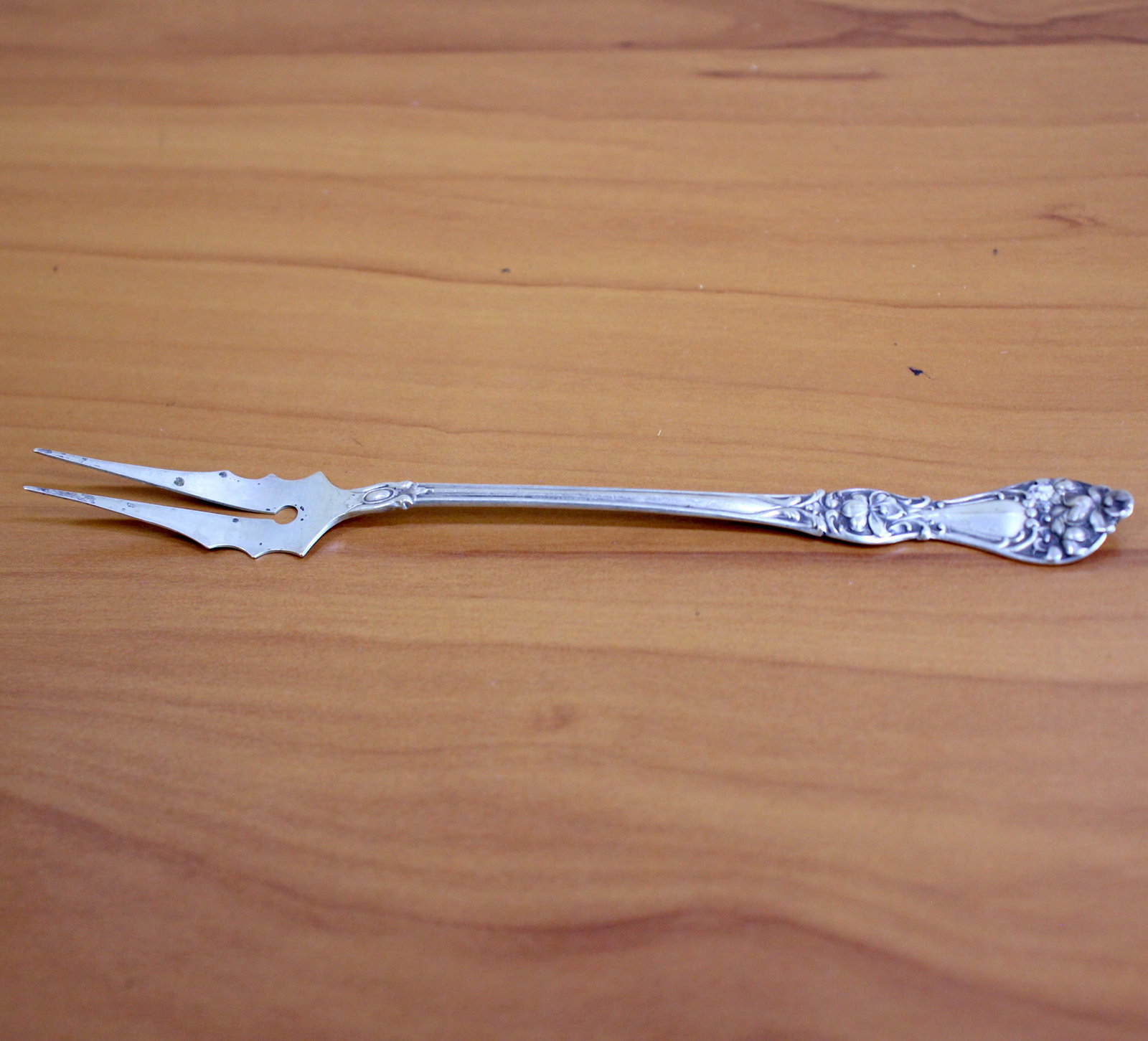 Antique Baker Manchester Sterling Silver Pickle Olive Fork: In .925 Sterling Silver. Contains one pickle/olive fork. 6 3/8 inch long. 11.2g.
