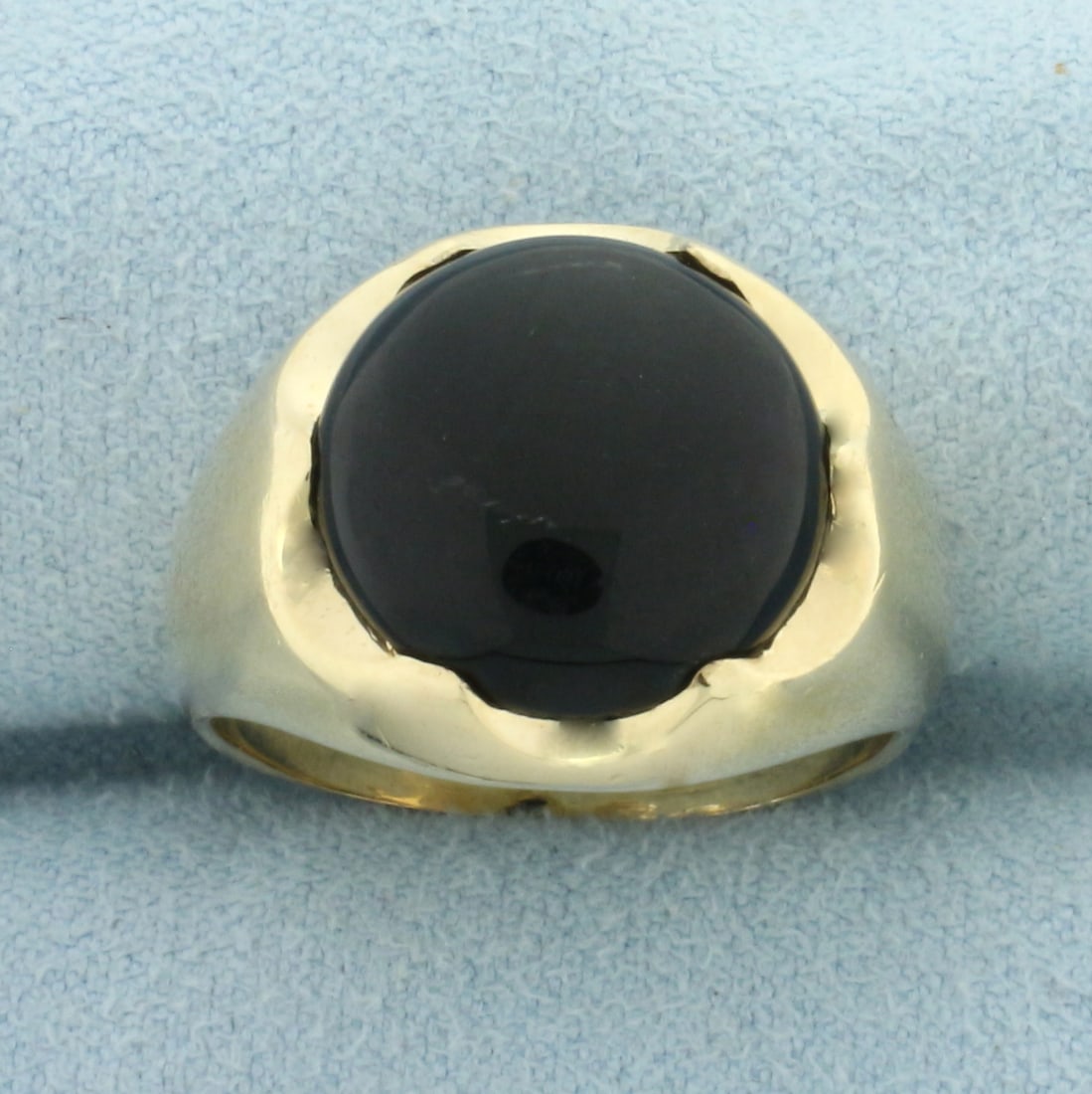 Vintage Onyx Claw Set Ring in 14k Yellow Gold: In 14k yellow gold. Contains one high quality 14mm Onyx gemstone. Size 9. 8.4g