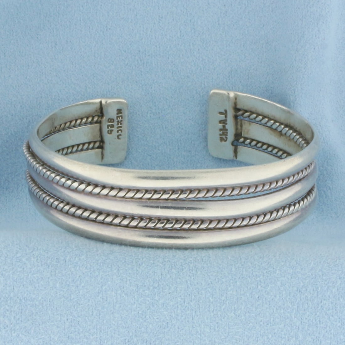 Unique Double Rope Design Bangle Bracelet in Sterling Silver: In .925 sterling silver. 2 1/8 inch inner diameter and 15.20mm wide. 30.2g.