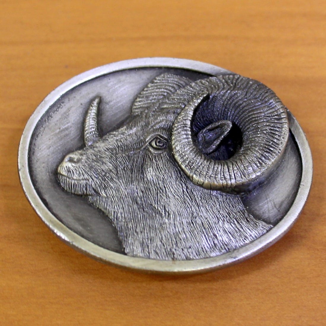 Vintage 1984 Bergamot Brass Works Ram Belt Buckle W-143: It has a pewter finish. Model W-143. 2 1/4 inches by 1 3/4 inches, fits up to 1.5 inch wide belt.