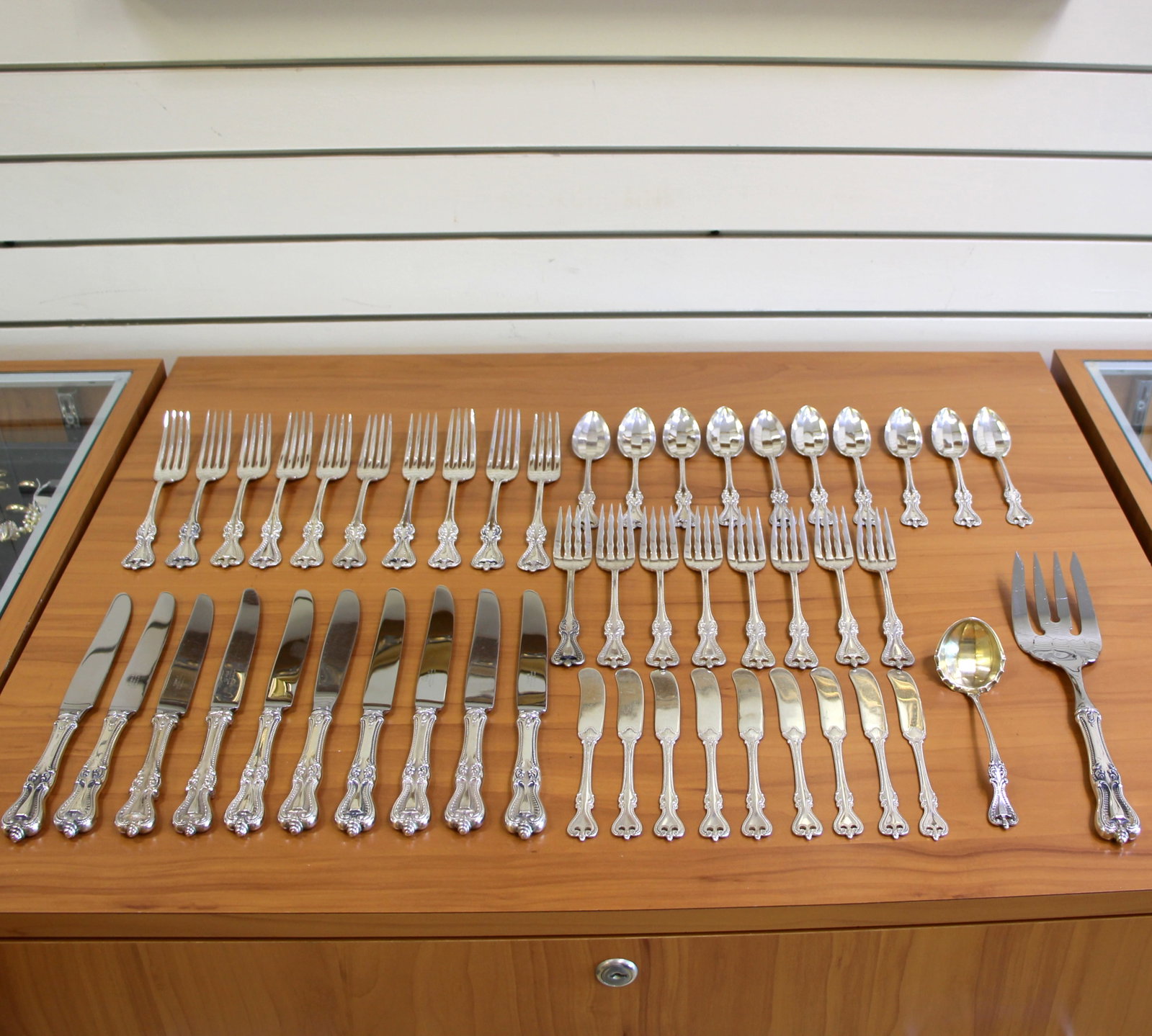 Towle Old Colonial Sterling Silver Flatware Set of 50: Set includes: 10 forks-7 1/8 inches, 8 salad forks-6 1/4 inches, 10 teaspoons-5 5/8 inches, 10 knives-8 3/4 inches, 9 flat handle butter spreader-5 3/4 inches, 1 solid ladle-6 inches, 1 large utility 