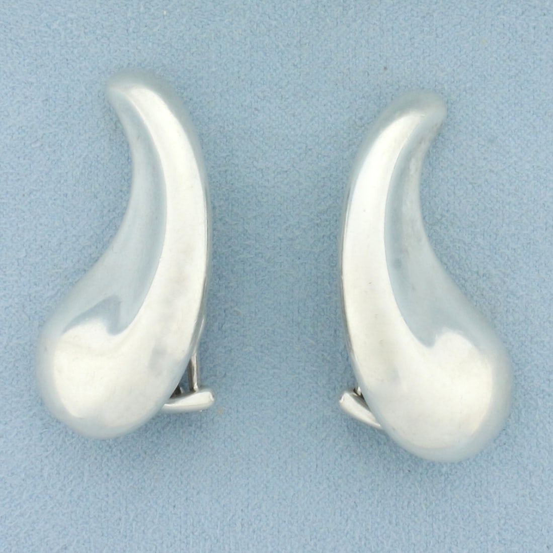 Tiffany and Co. Elsa Peretti Extra Large Oversized Teardrop Sterling Silver Clip On Earrings: Guaranteed authentic. Designer signed. .925 sterling silver. 1.5 inches by 3/4 inches. Rare Extra Large vintage size. Omega clip back.