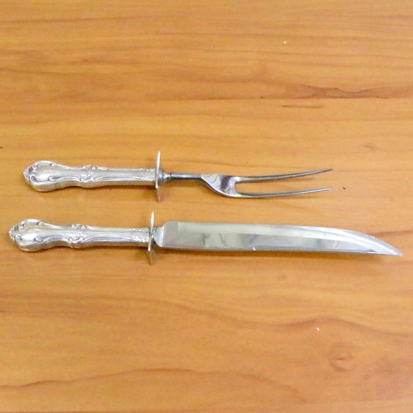 International Silver Joan of Arc Sterling Silver Steak Carving Set: Contains one carving knife with stainless blade - 10 1/8 inches long and one HH carving fork with stainless tines - 8 1/2 inches long. 157.1g.