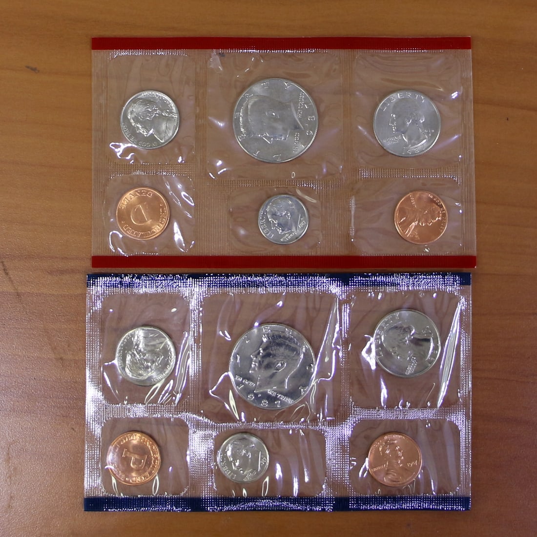 1980 Philadelphia and Denver Mint Uncirculated Coin Sets OGP: Contains one 1980 Philadelphia and one 1980 Denver Uncirculated 6 Coin Mint Set. Both set in original government plastic casing.