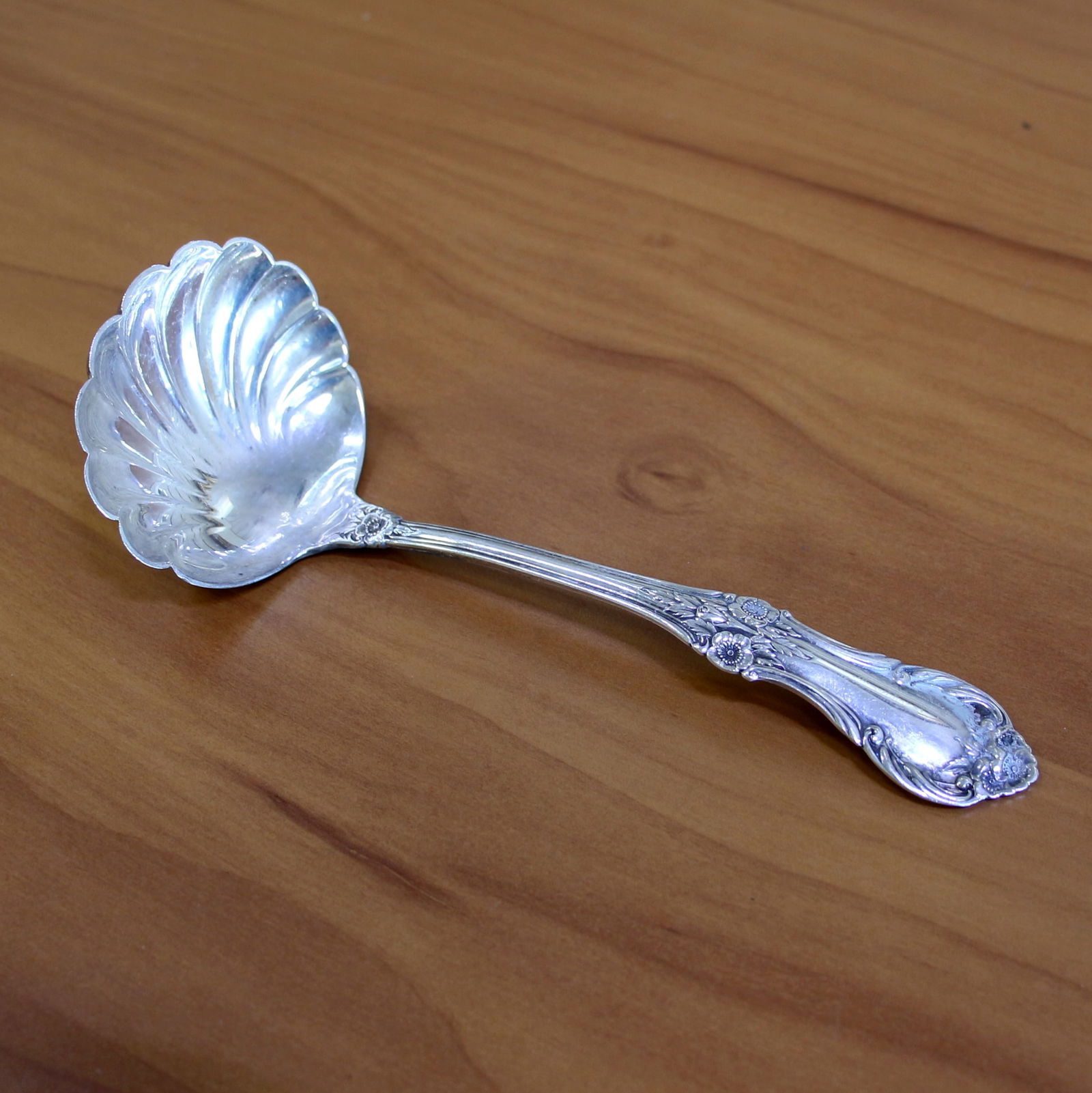 International Wild Rose Sterling Silver Shell Bowl Gravy Ladle (1 of 4)