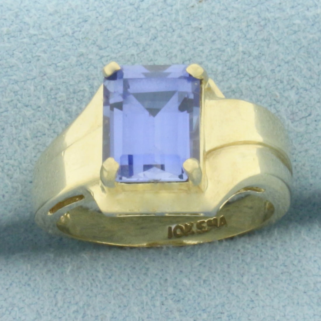 Sapphire Solitaire Ring in 10k Yellow Gold (1 of 4)