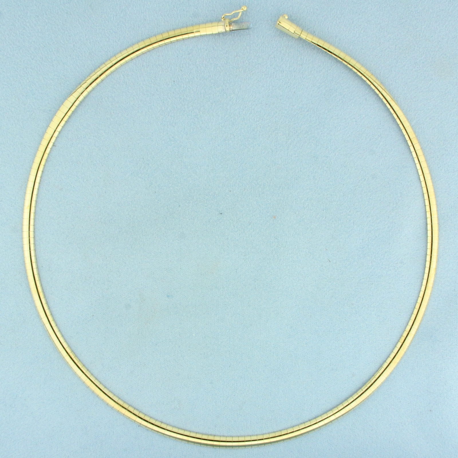 17 Inch Italian Omega Link Necklace in 10k Yellow Gold (1 of 2)