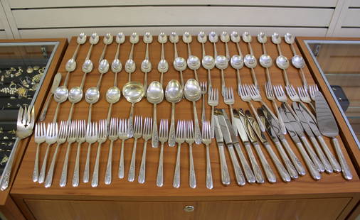 International Silver Blossom Time Sterling Silver 81 Piece Flatware Set: .925 sterling silver set in excellent condition, no monogram. Set includes: 12 forks 7 1/4", 12 salad forks 6/1/2", 24 teaspoons 6", 12 round bowl soup spoons 6 5/8, 12 modern Knives 9 1/4". 2 Serving