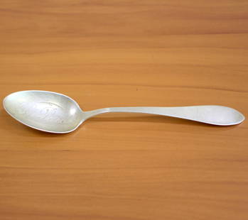 Antique Whiting "Colonial" St Paul Antique Spoon in Sterling Silver: In .925 Sterling Silver. Contains one spoon. 6 inches long. 1 inch at widest point. Antique hand engraved "St. Paul". 24.9g.