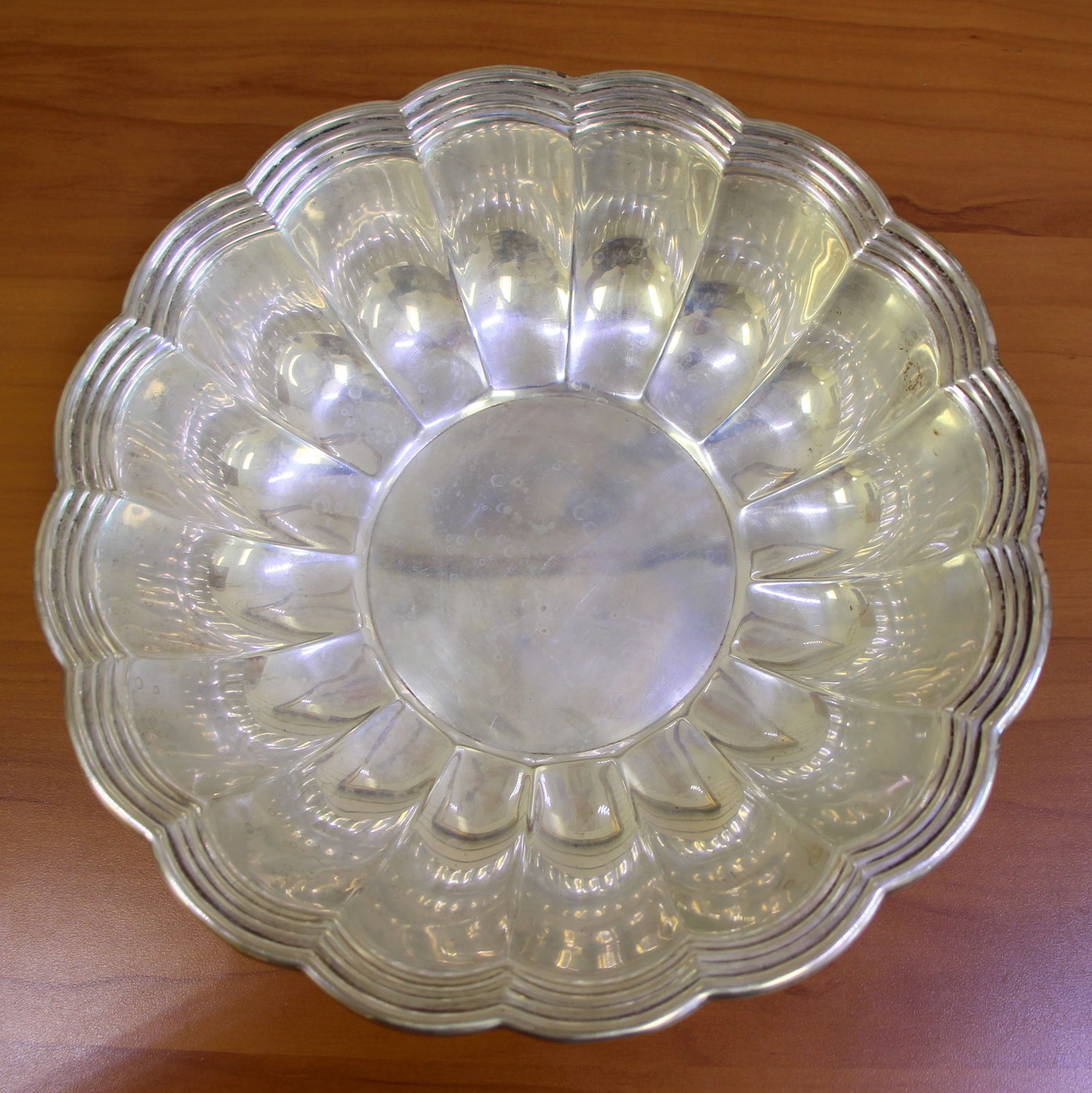 Gorham Model 976 Round Vegetable Bowl in .925 Sterling Silver (1 of 4)
