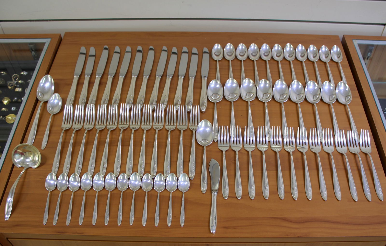 Lunt Spring Serenade Sterling Silver Flatware 74 Piece Set (1 of 9)