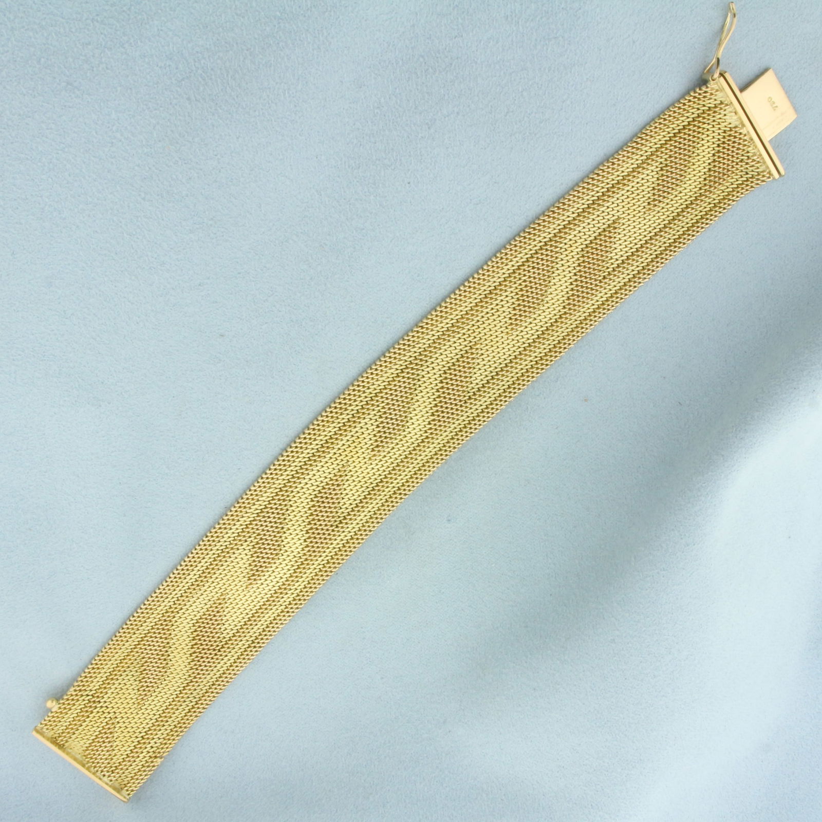 Wave Design Heavy Mesh Bracelet in 18k Yellow Gold (1 of 2)