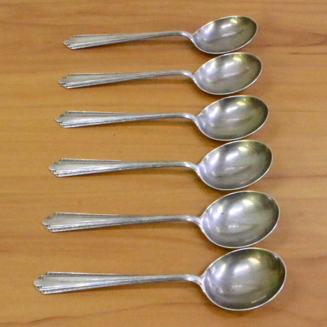Manchester Park Avenue Sterling Silver Soup Spoons Set of 6: In .925 Sterling Silver. Contains six 5 3/4 inches long large round bowl soup spoons. 162.0g.